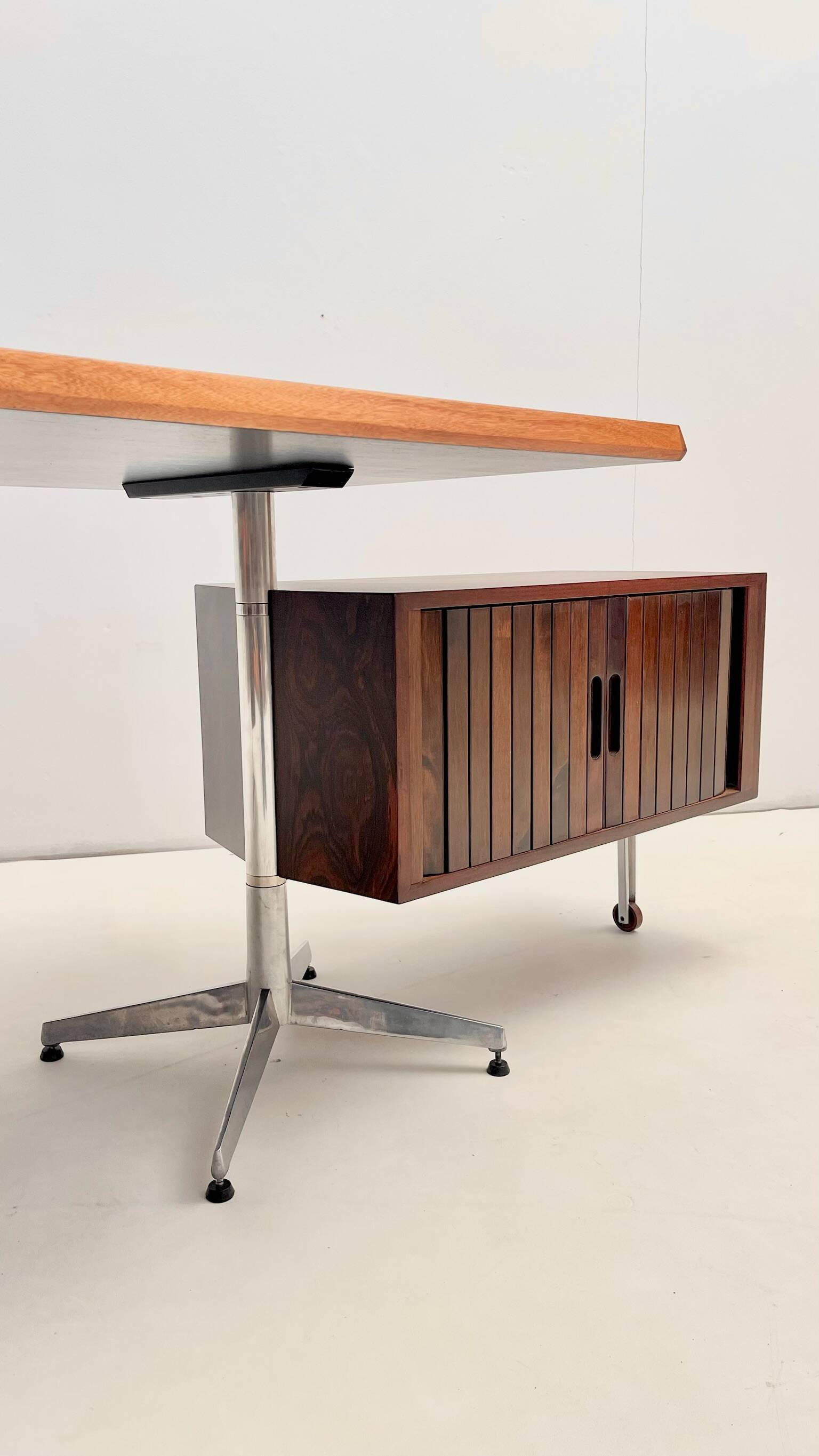 Early commissionned variant of a 'T95' Desk
