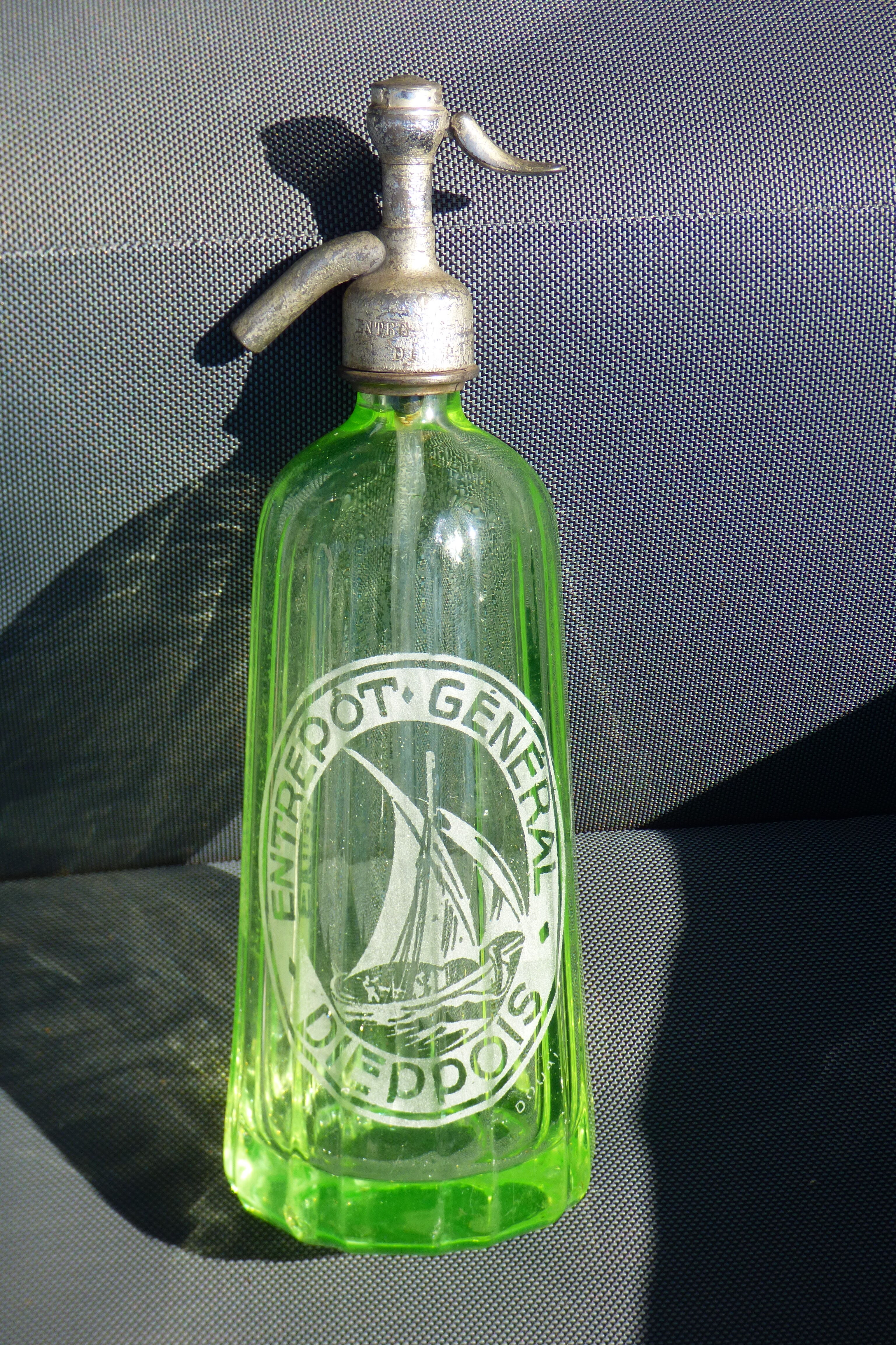 Siphon.seltz. remarkable pyramidal siphon. dieppe.