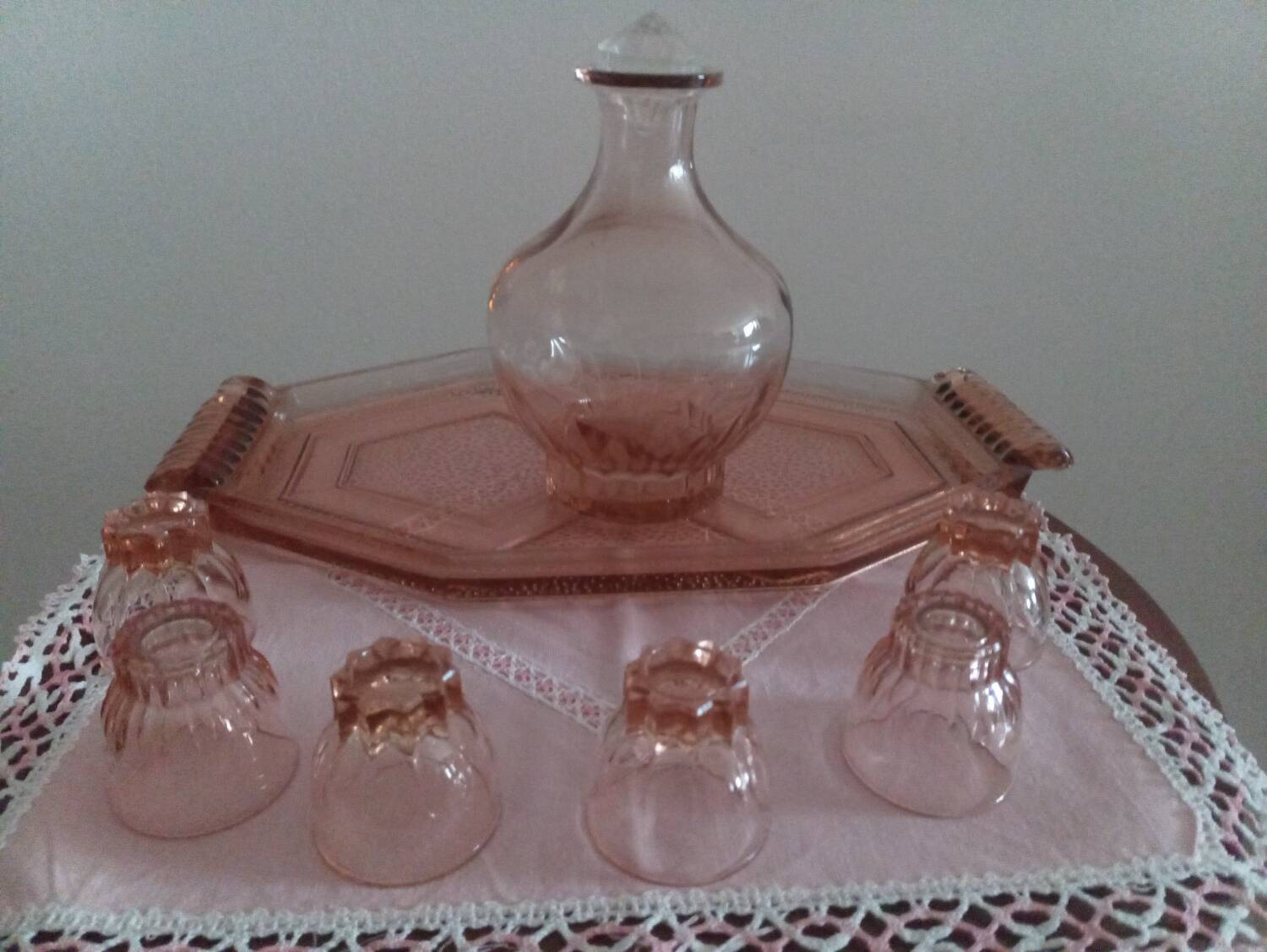 Service à liqueur en verre rose