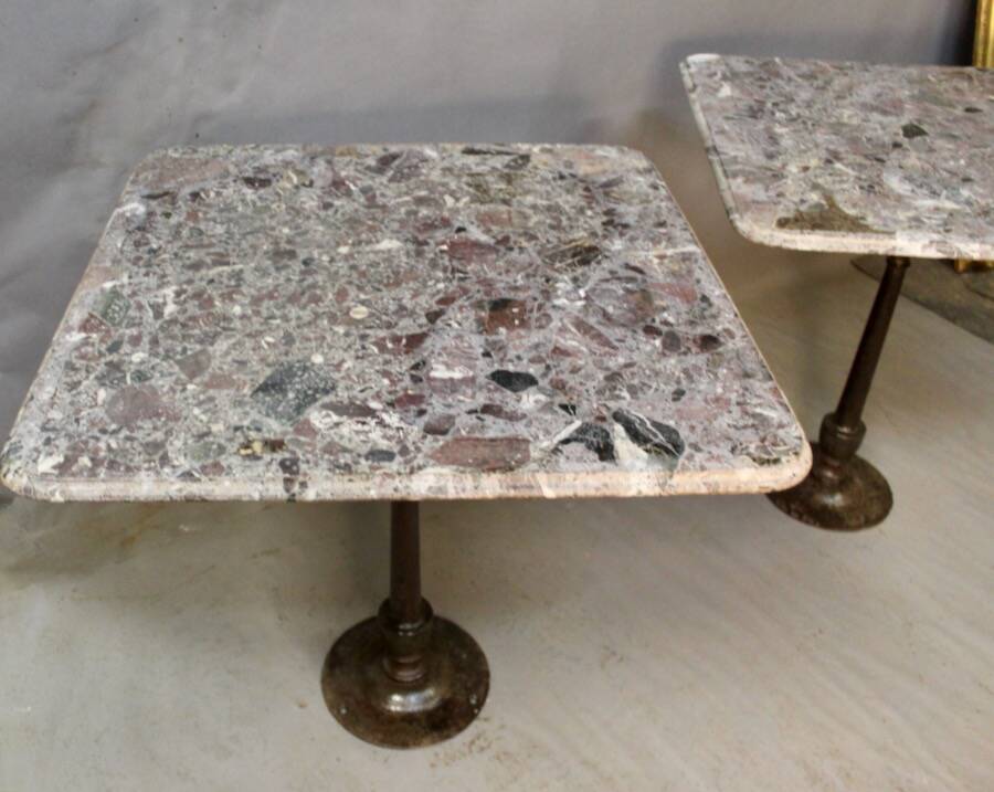 Paire De Tables De Bistrot Piètement Fonte Dessus Marbre