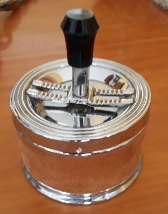 Pusher ashtray - 60s/70s