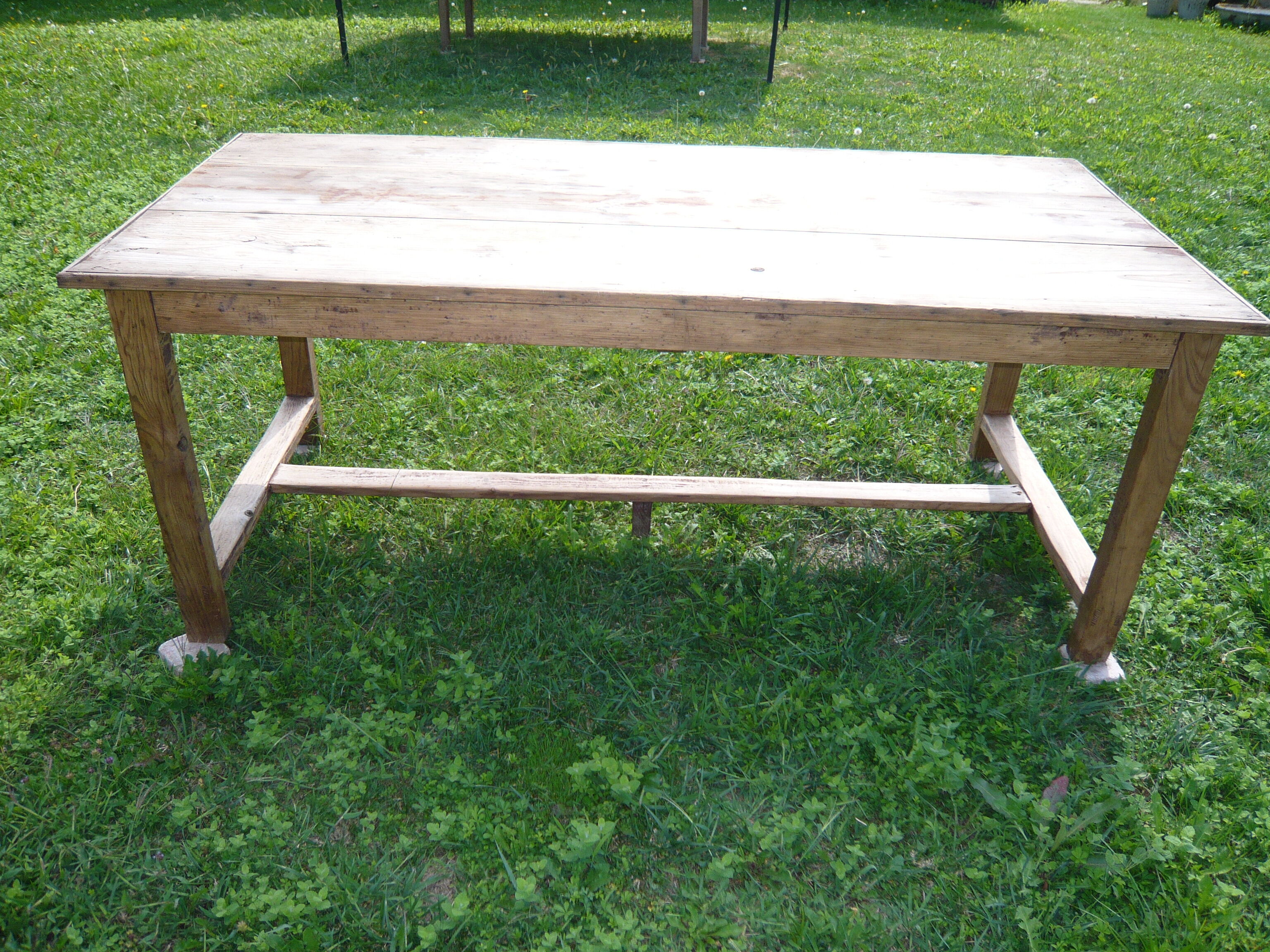 Farm table