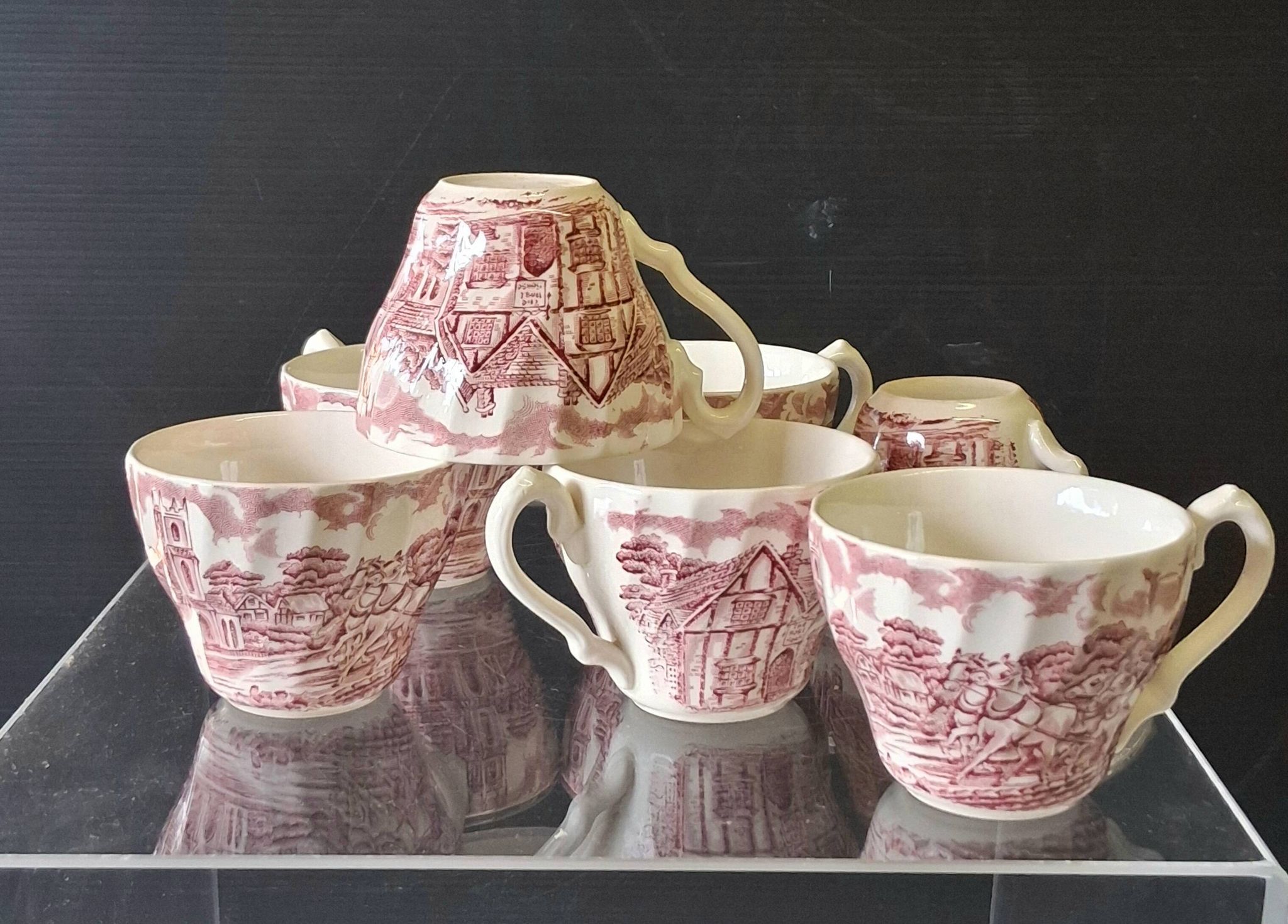 Set of 7 English espresso cups in very good condition.