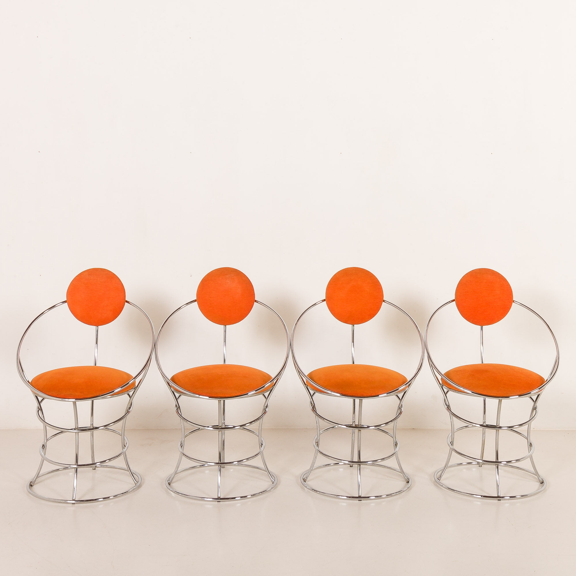 Table à manger space age italienne avec 4 chaises attribuées à Giotto Stoppino, années 1970.