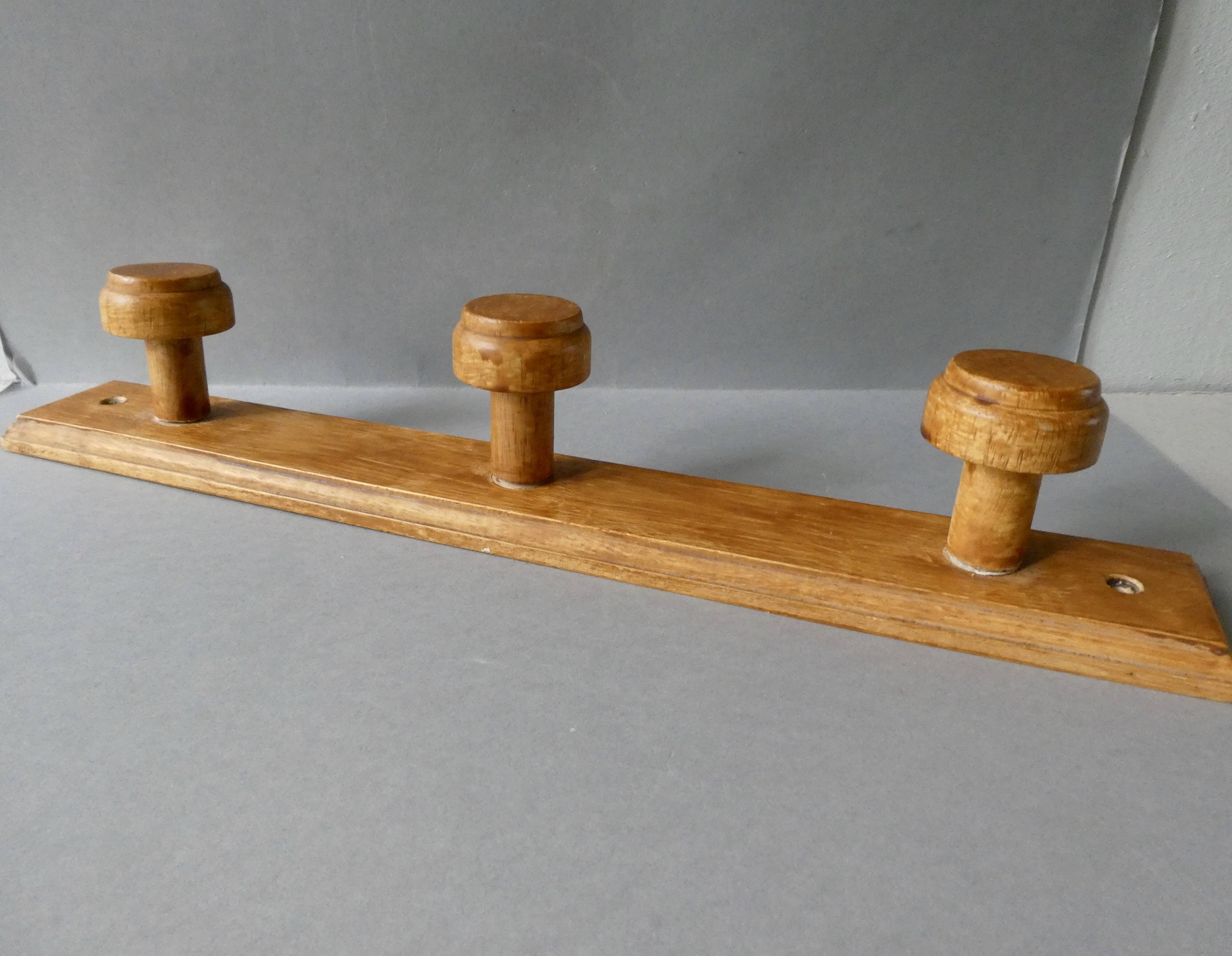 3-waddle wall doorower made of solid wood