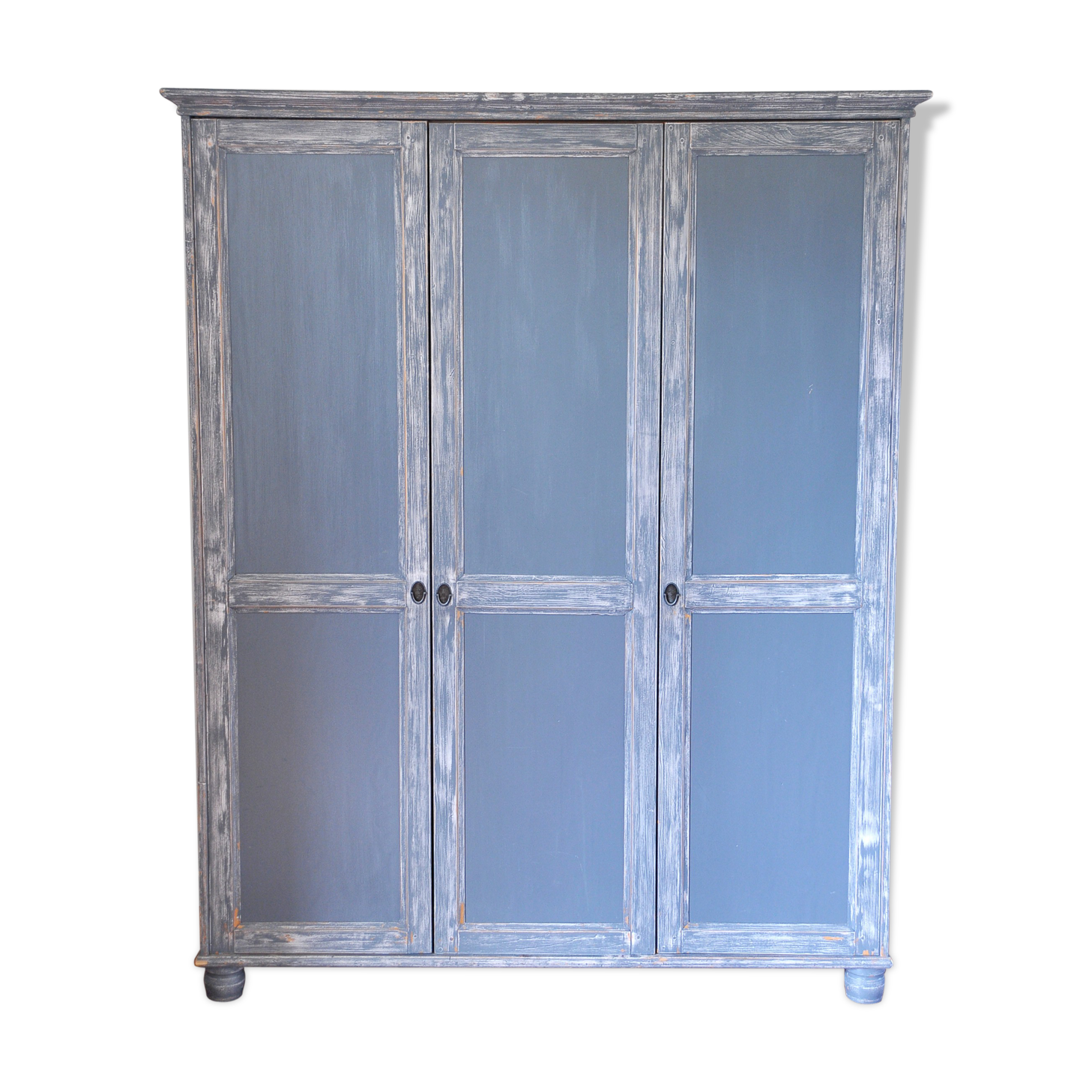 Grey blue wardrobe skated in solid pine