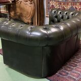 Chesterfield 2-seater green leather sofa from the 1980s