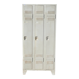 Metal locker