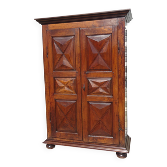 Antique walnut wardrobe, diamond points