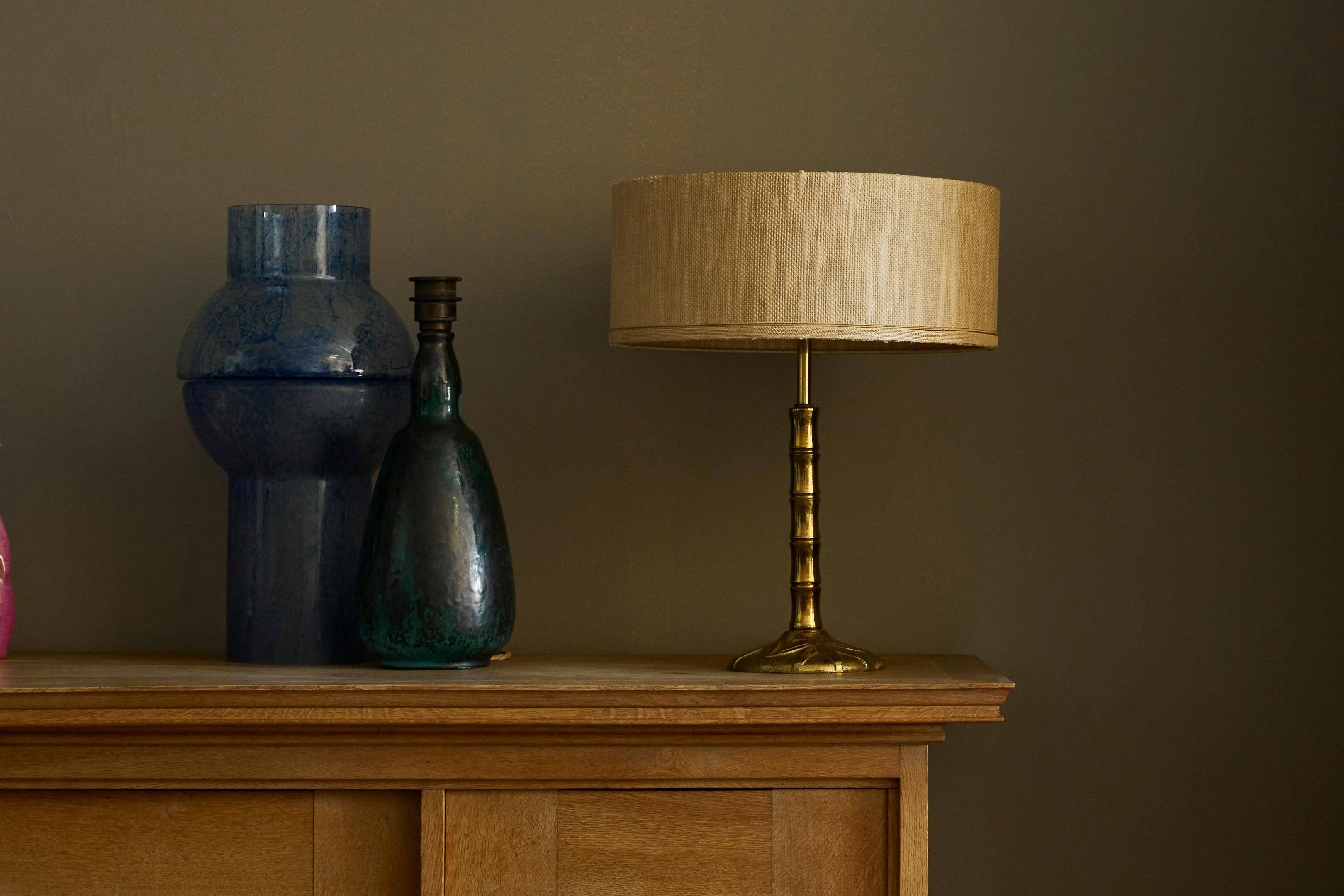 "Faux Bamboo" table lamp in patinated brass from the 1960s.