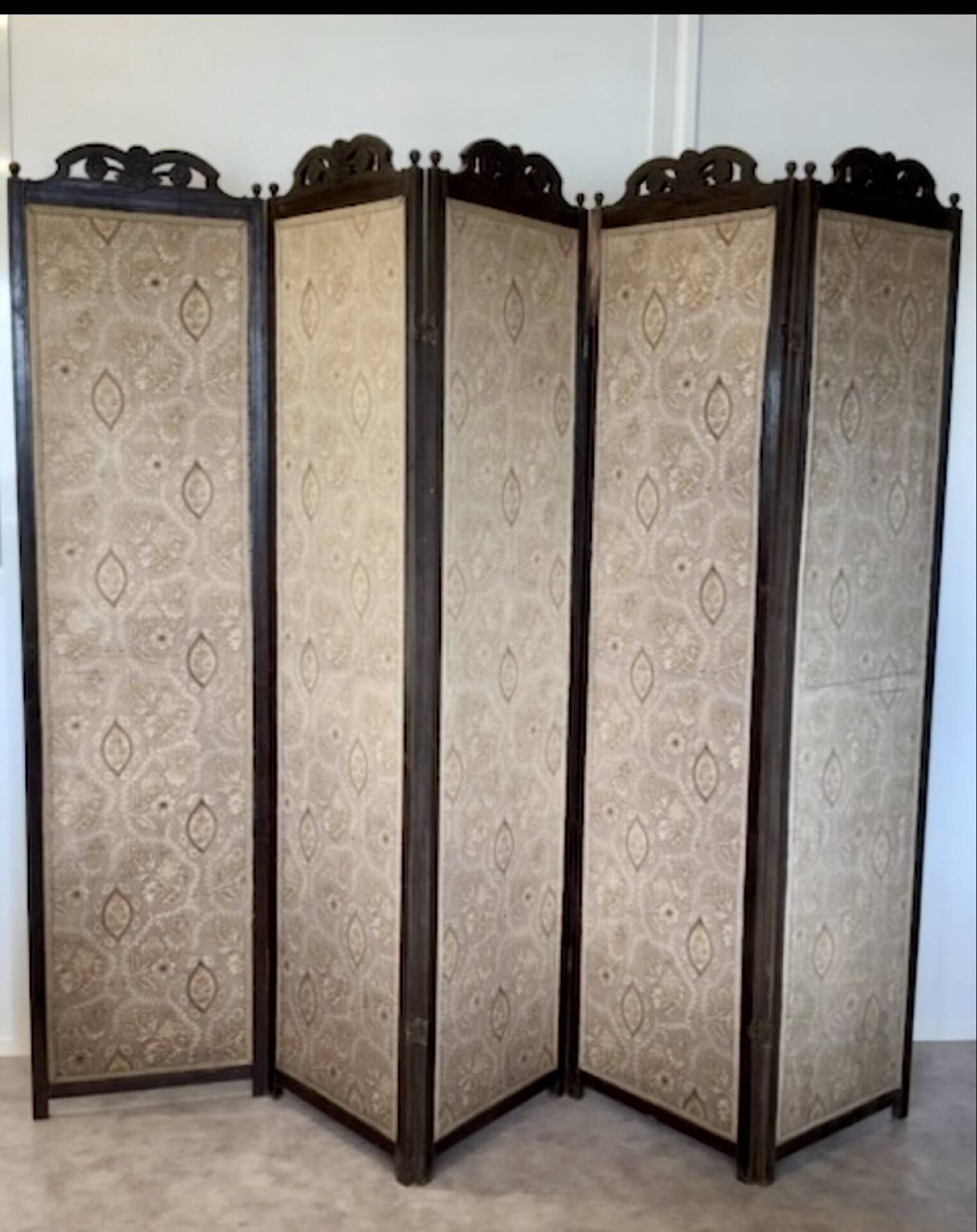 Large antique screen (late 19th/early 20th century). 5 panels.