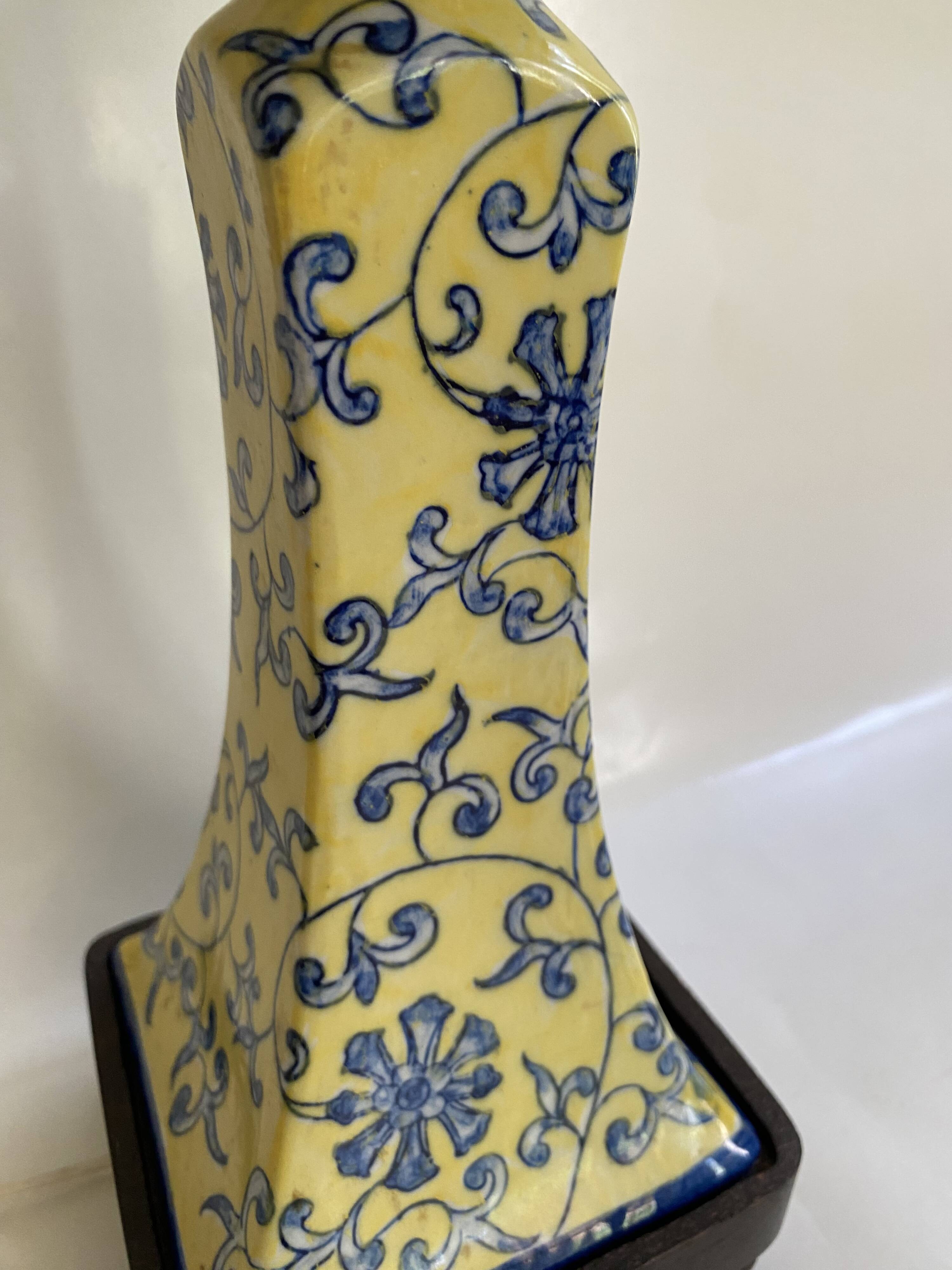 Ceramic lamp, new fabric cable, cotton lampshade.