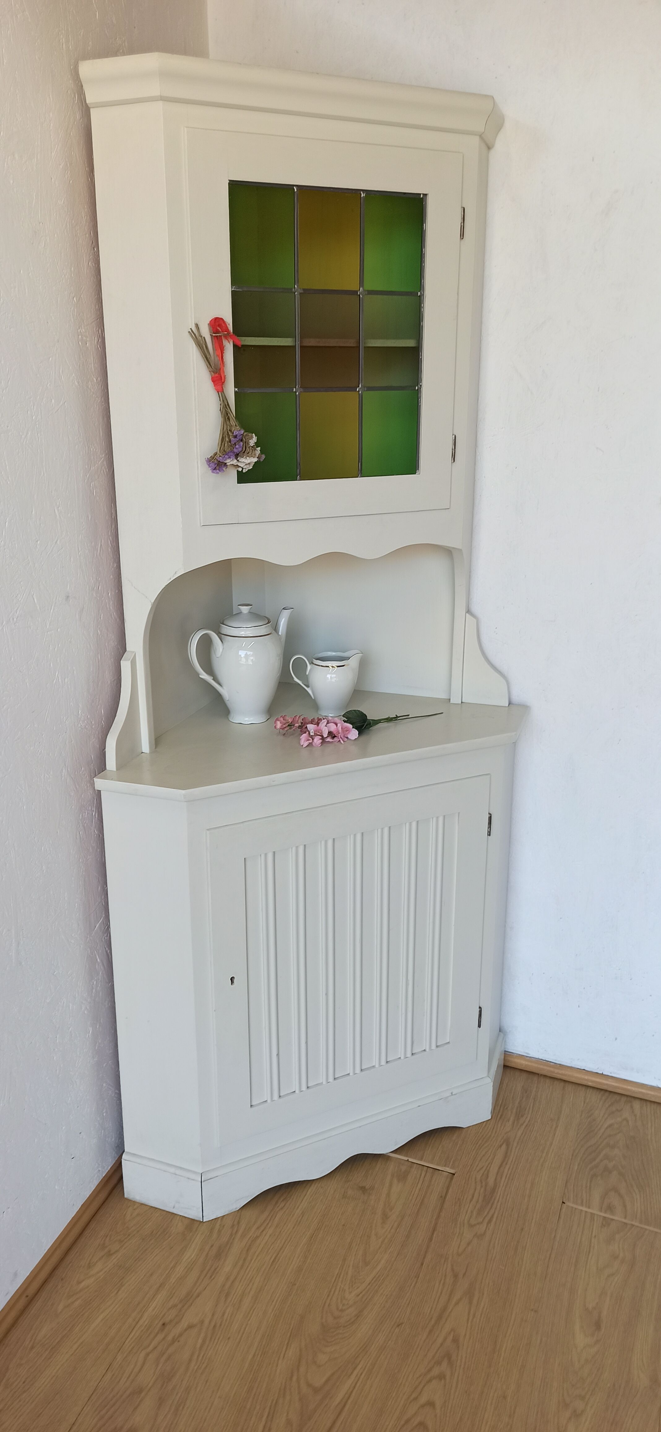 Armoire d’angle blanche Suède années 70
