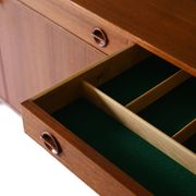 Buffet scandinave avec portes battantes