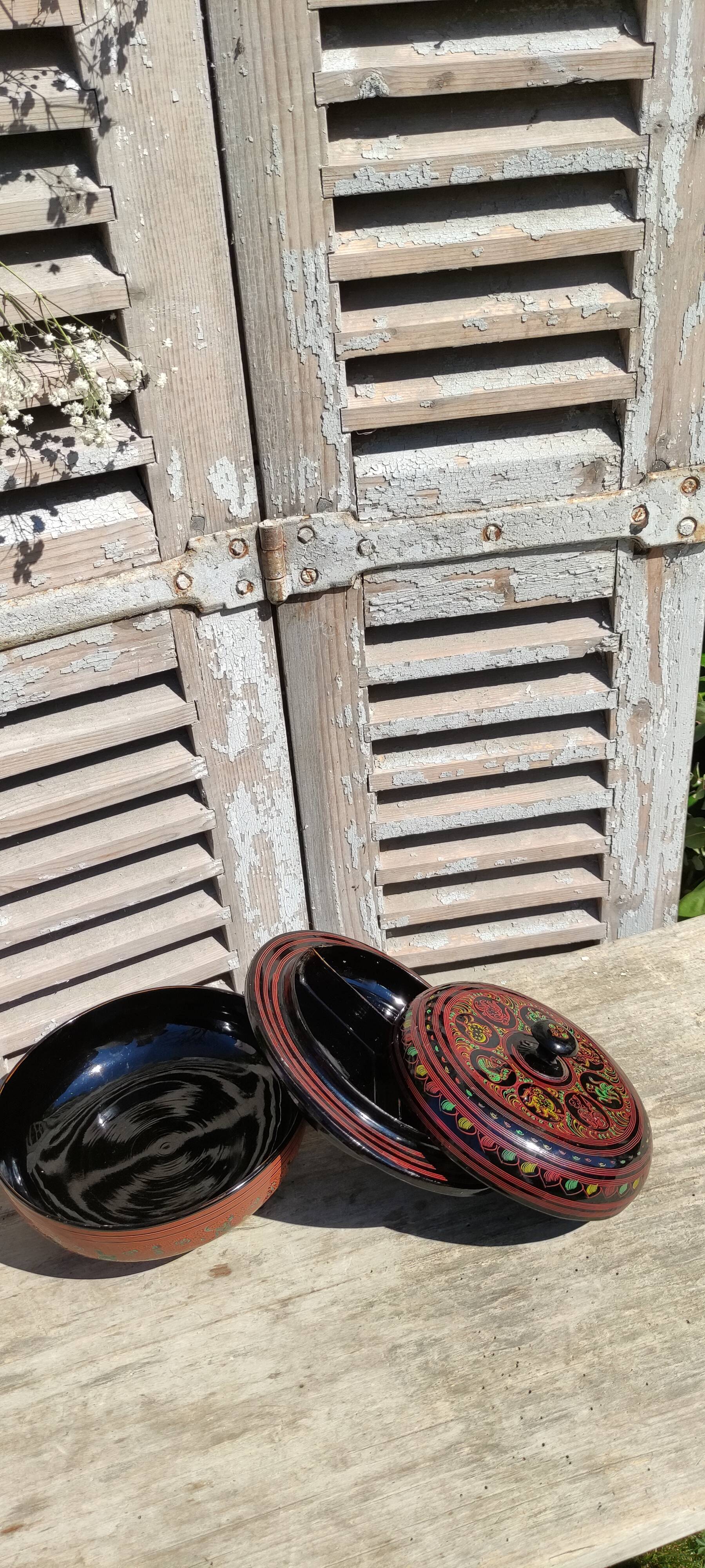 Burma's homemade laqué wooden box