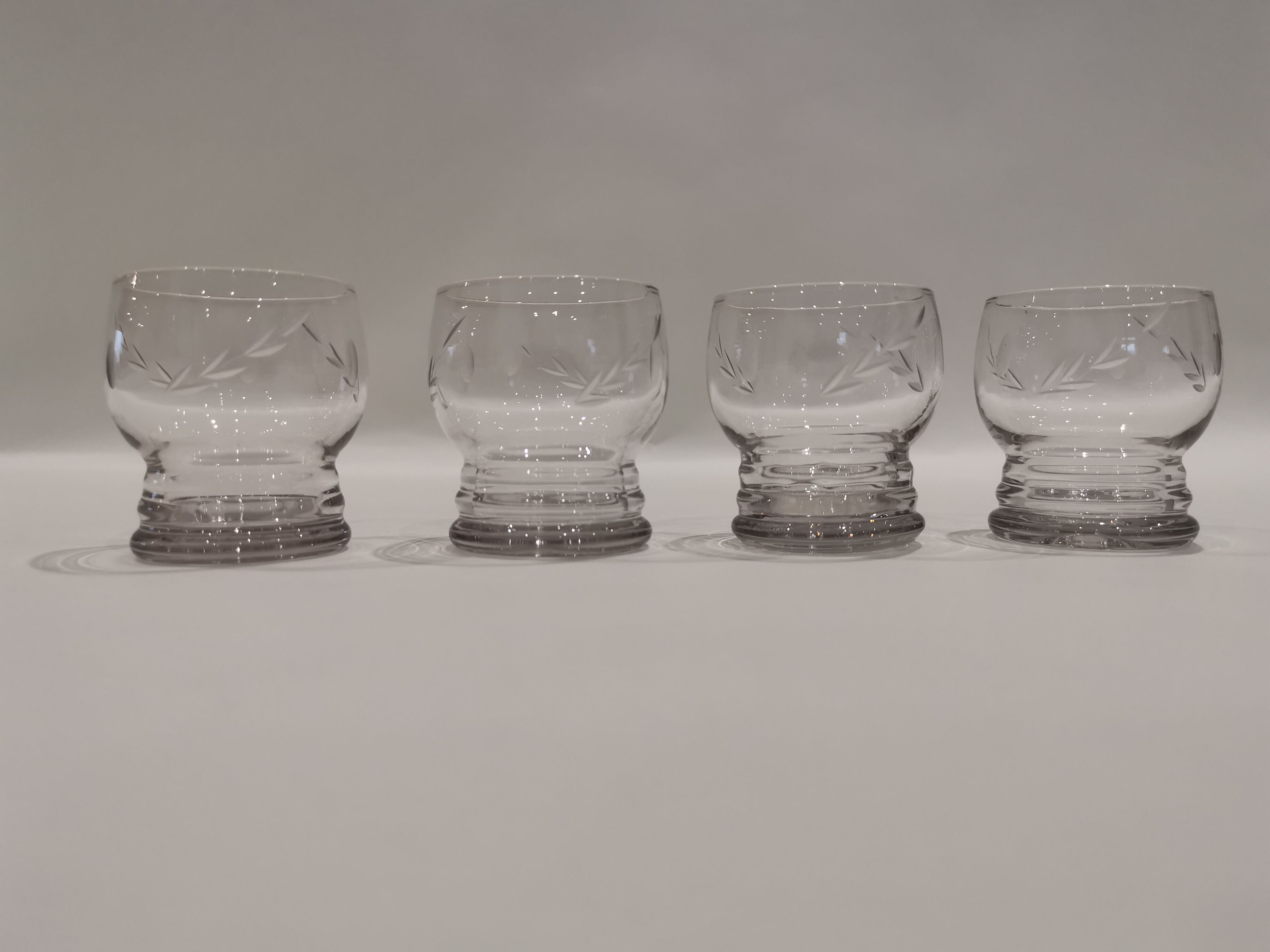4 small liquor glasses shape engraved ball "ear of wheat"