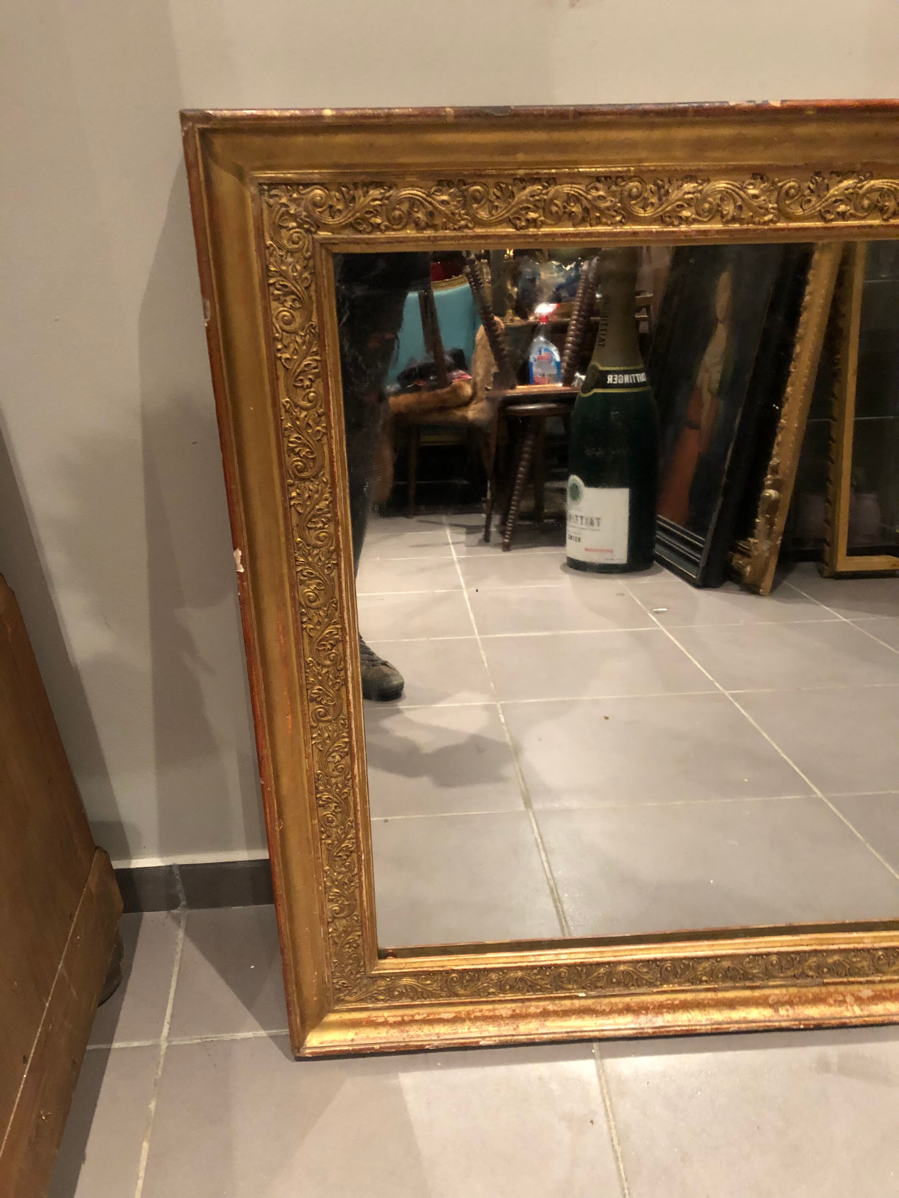 Old 19th century mirror in wood and gilded stucco