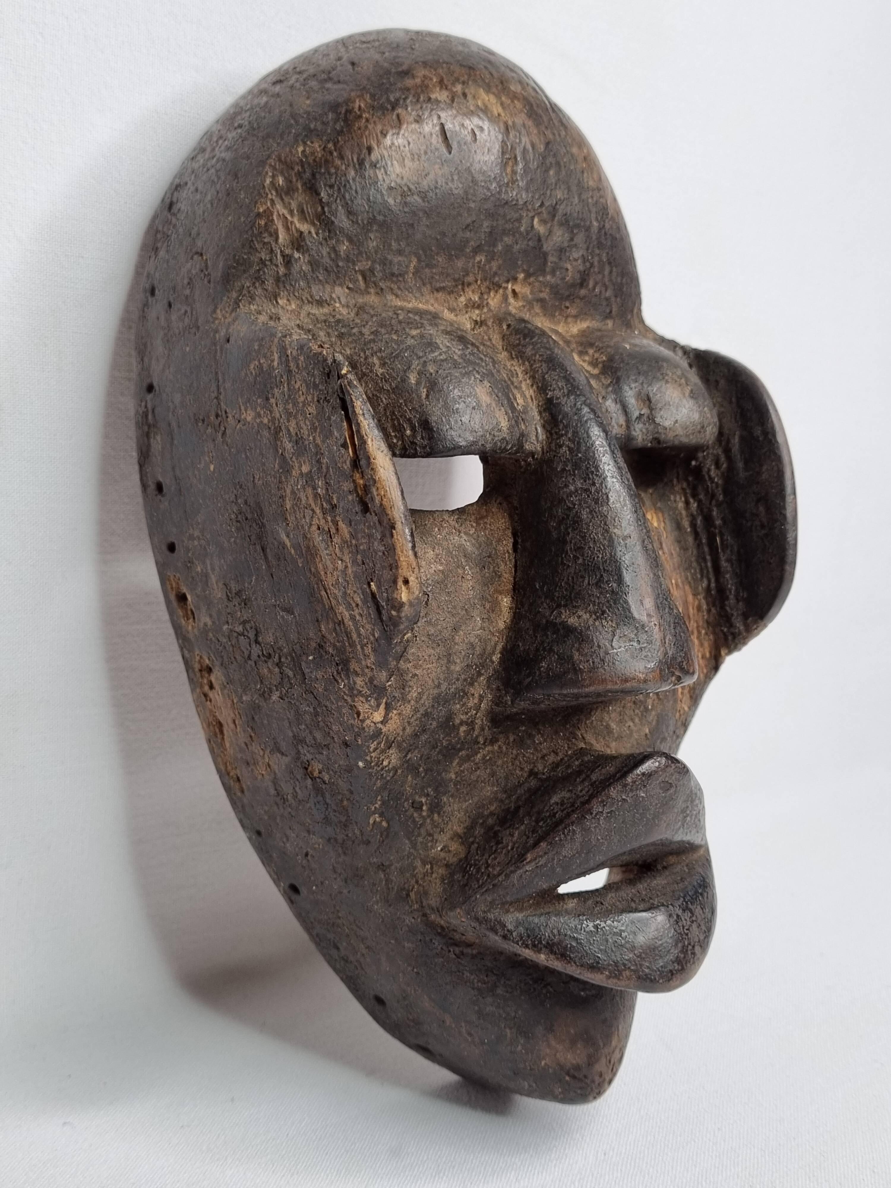 Dan Mask - Ivory Coast - Mid-20th century - Carved wood, 24 cm