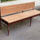 Grand banc d'école vintage 170 cm de 3/4 places en bois brut poncé métal 19