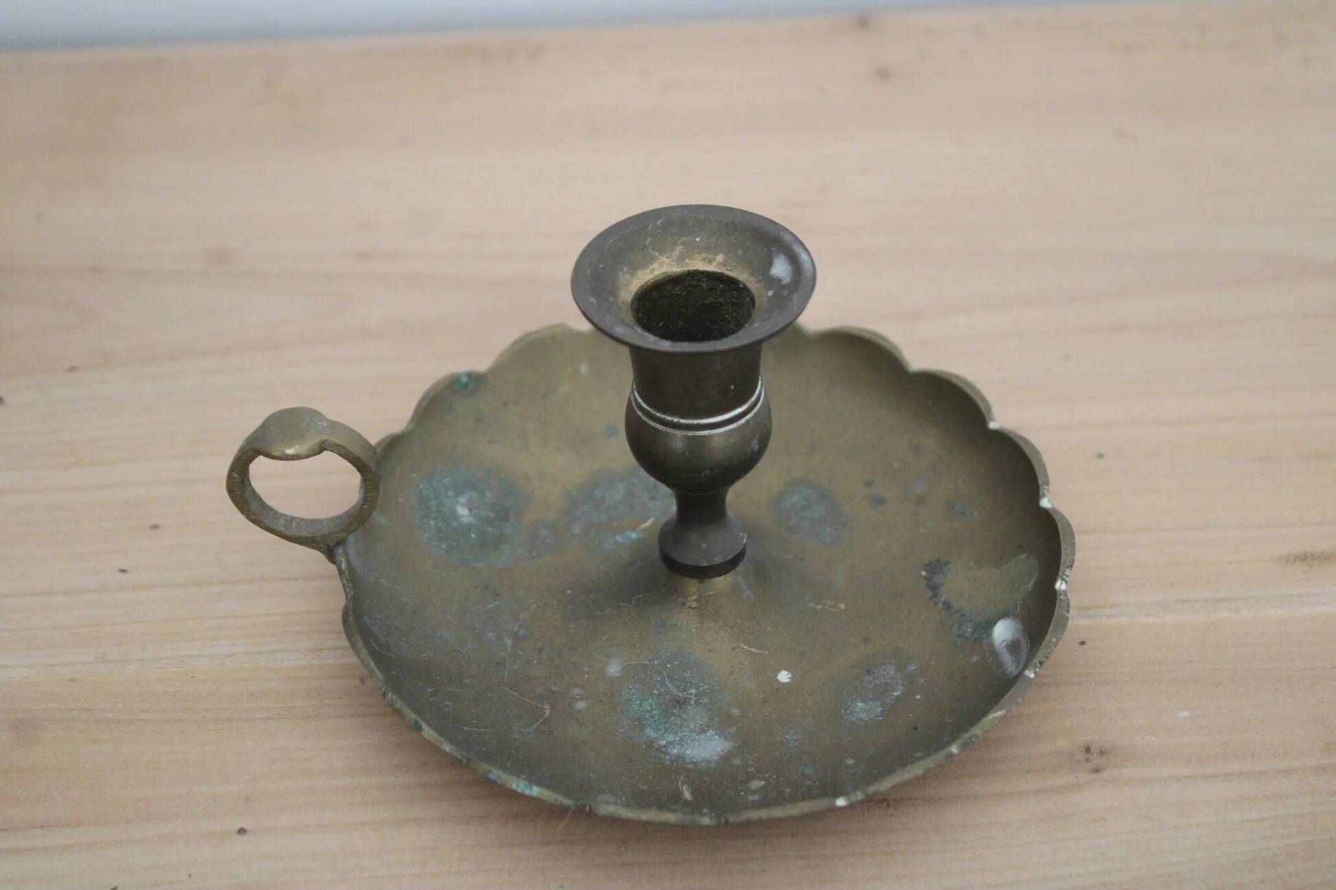 Antique hand candlestick in patinated brass – Vintage cellar rat