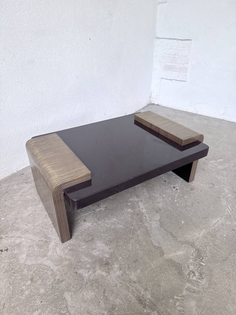 Art Deco coffee table in lacquer and brass