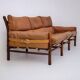 Années 1960, design scandinave par Arne Norell, canapé, modèle "Kontiki", état d'origine, cuir, hêtre.