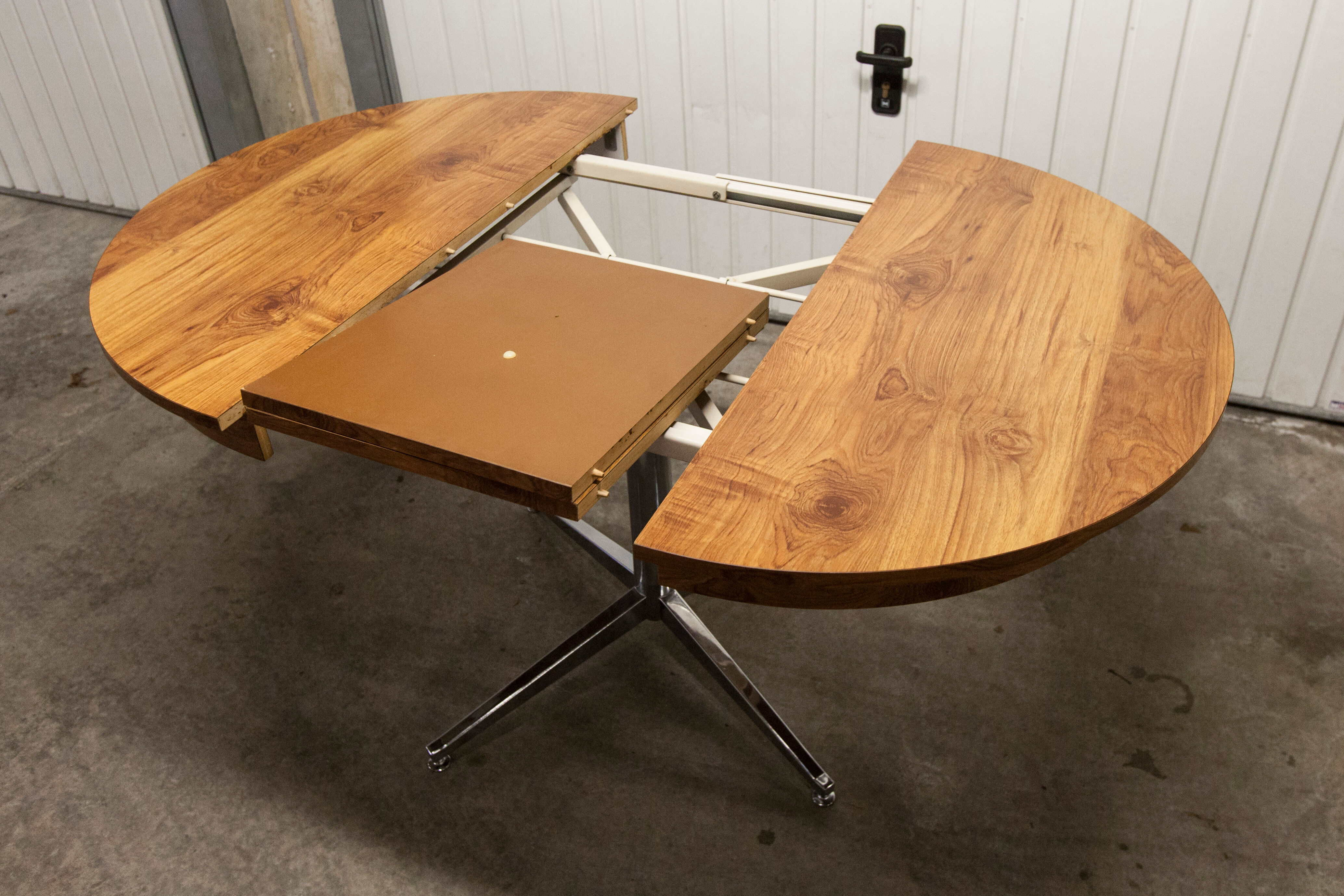 Dining table 1970 extendable formica feet cross atypical chrome