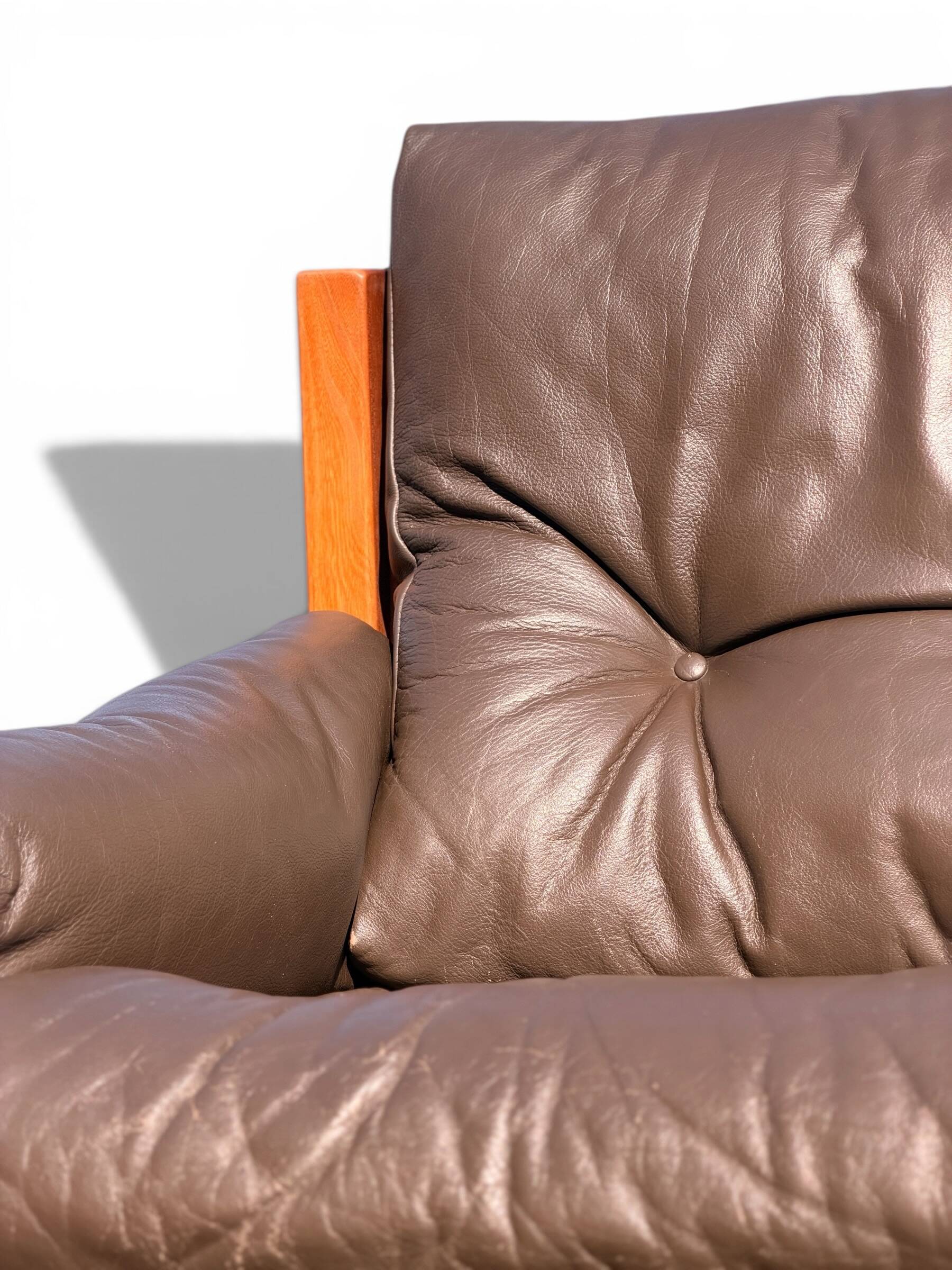 Pierre Chapo, 3-seater sofa S32 in solid elm and brown leather, 1966