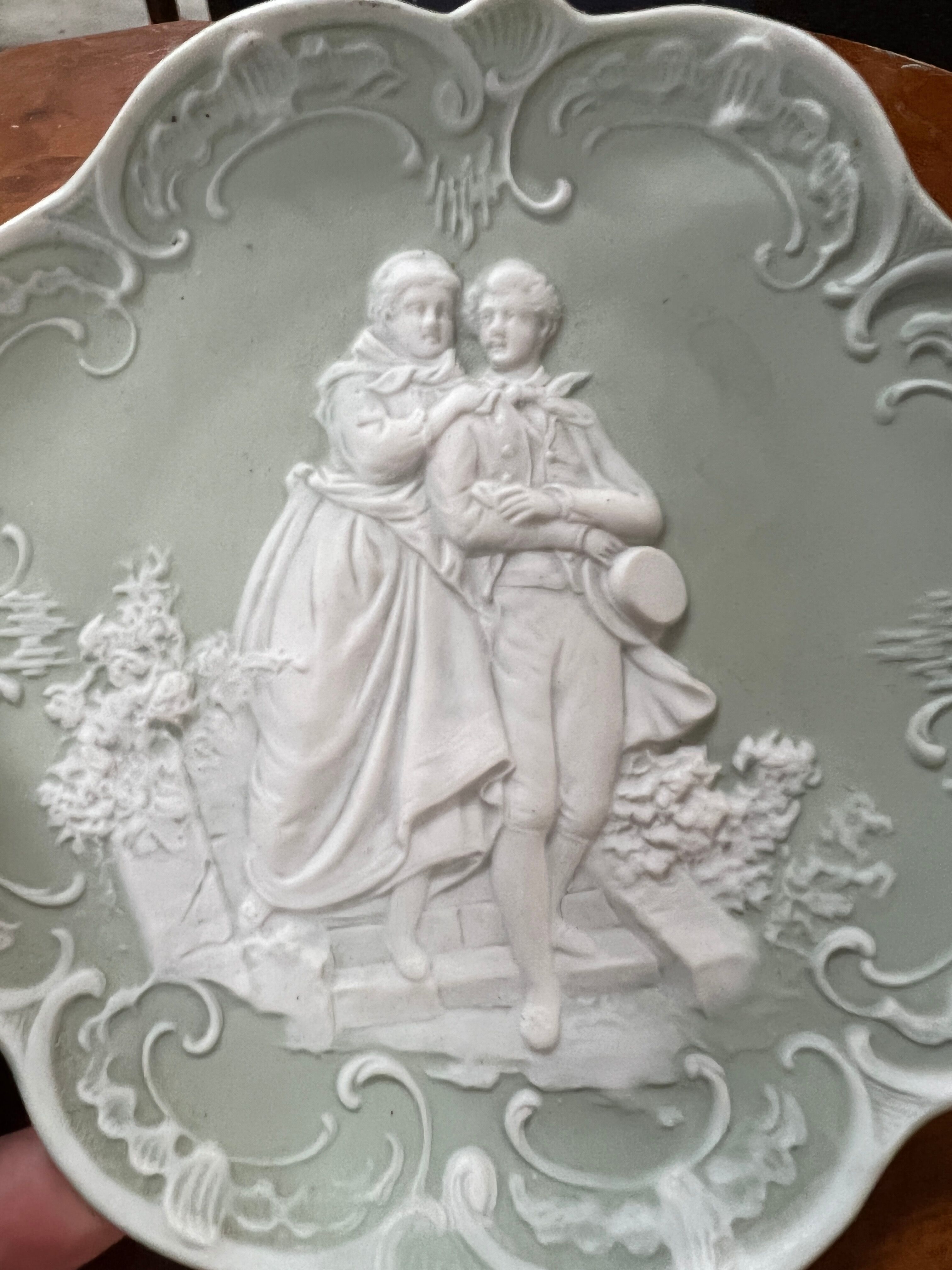 Pair of 2 decorative biscuit plates