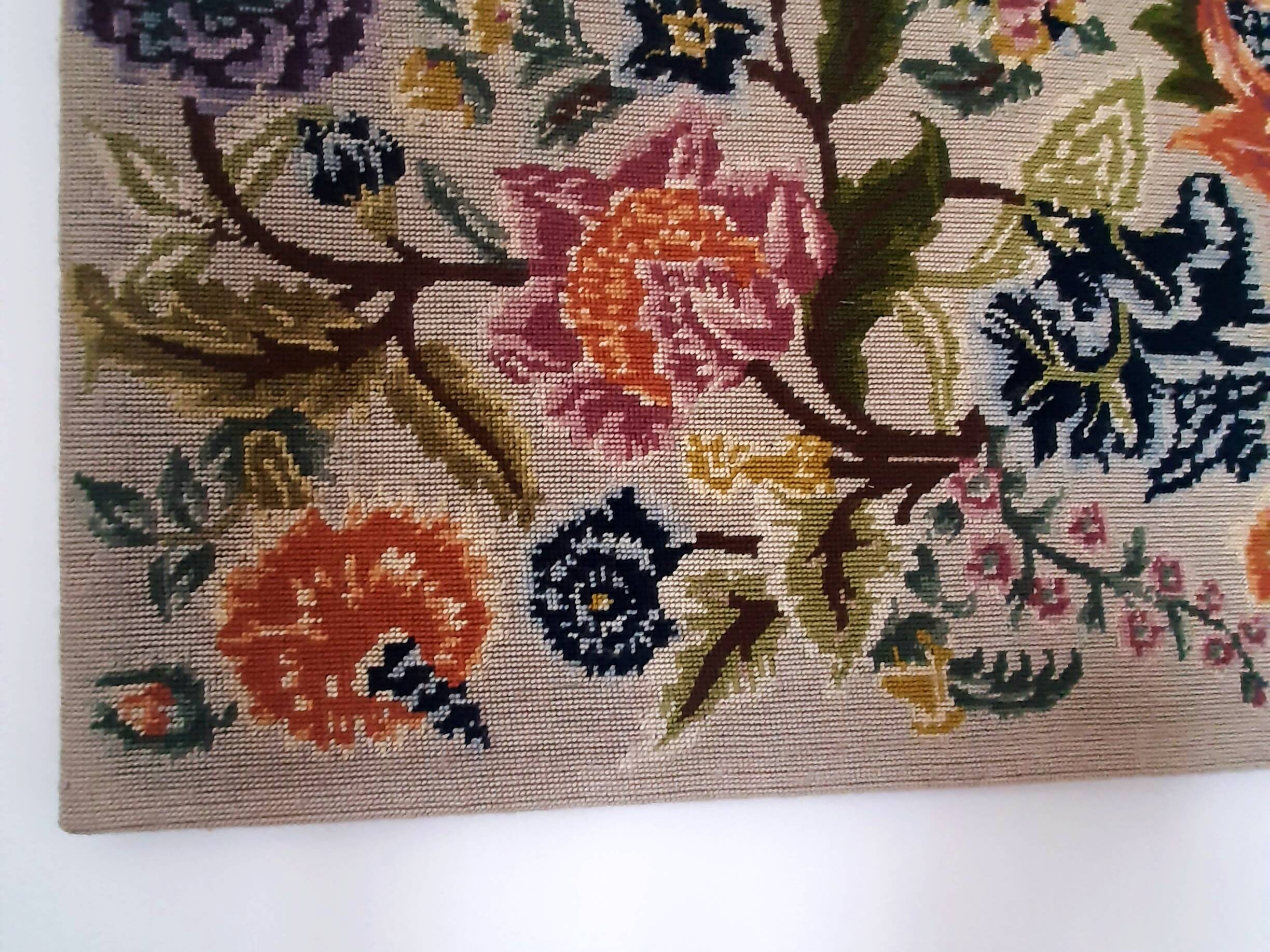 1970s wall tapestry with large multicoloured flowers