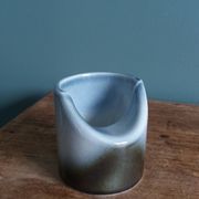 Vase Virebent porcelaine forme rouleau cylindre à col plongeant