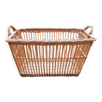 Old laundry basket for laundresses made of wicker.