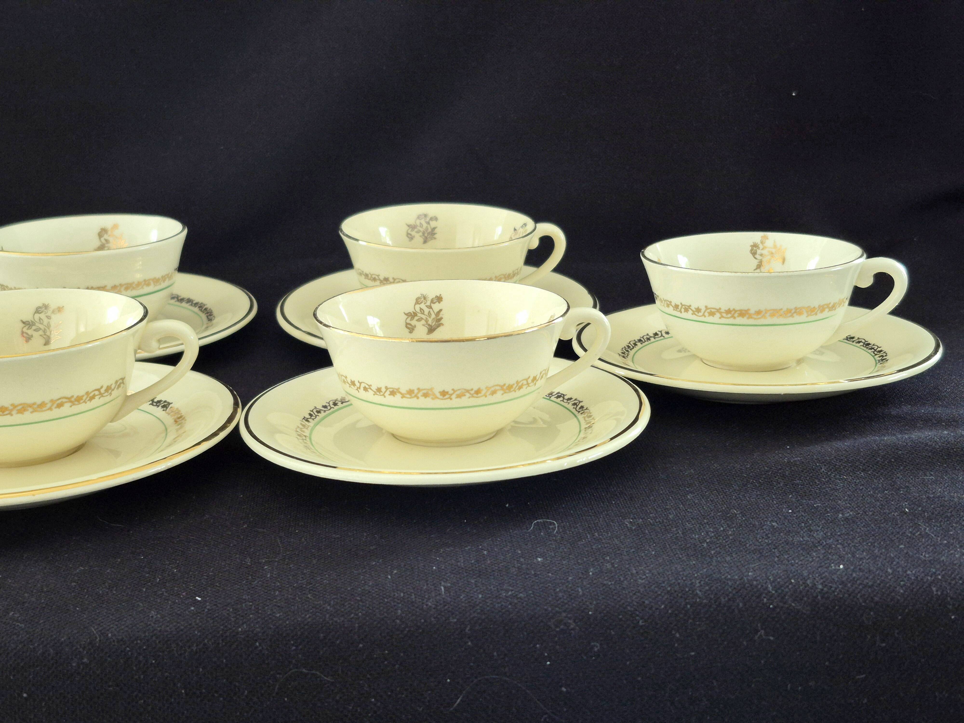 Set of 8 cups and saucers in Gien earthenware, model Valence A040.
