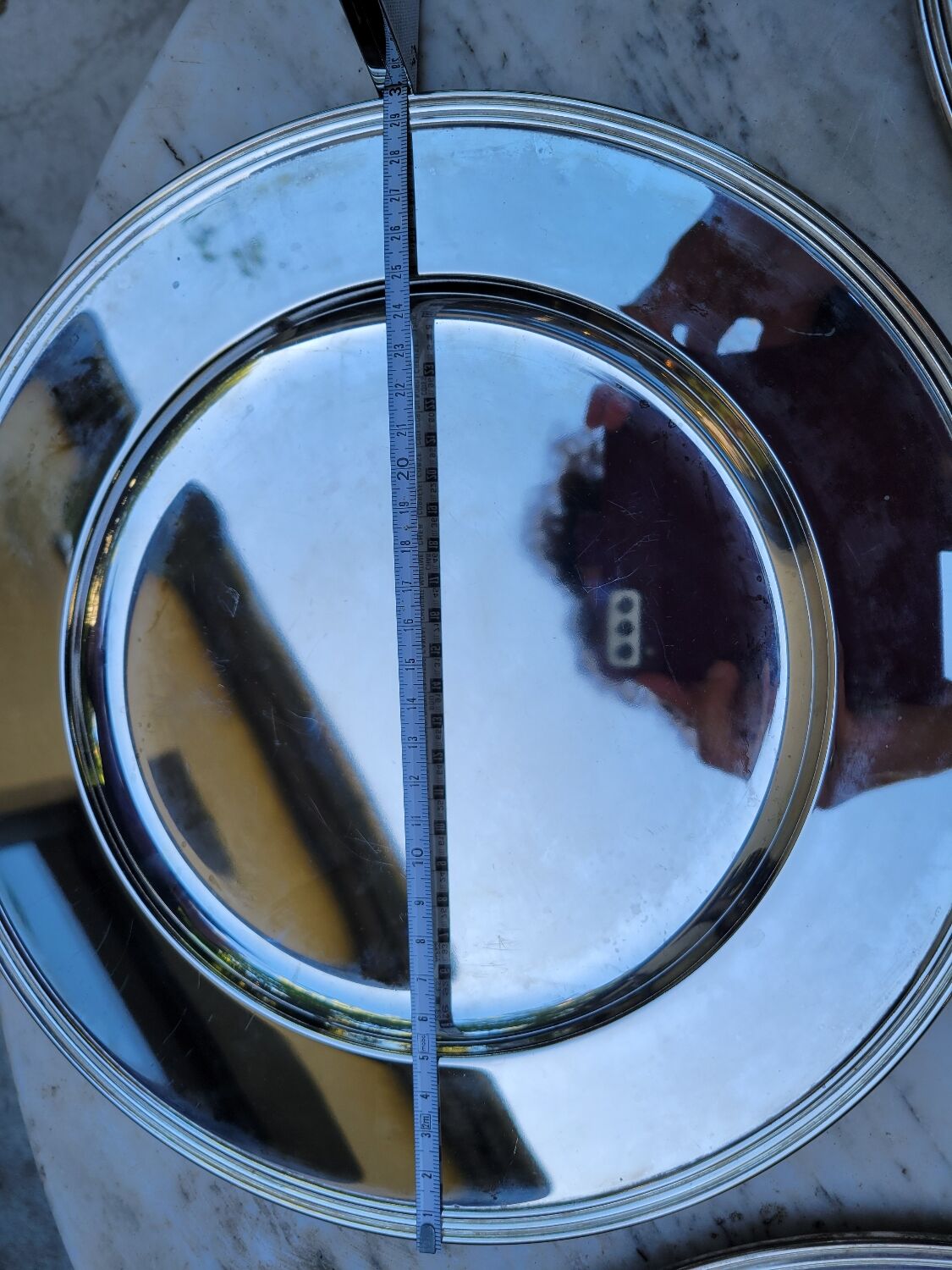 5 assiettes de présentation en métal argenté