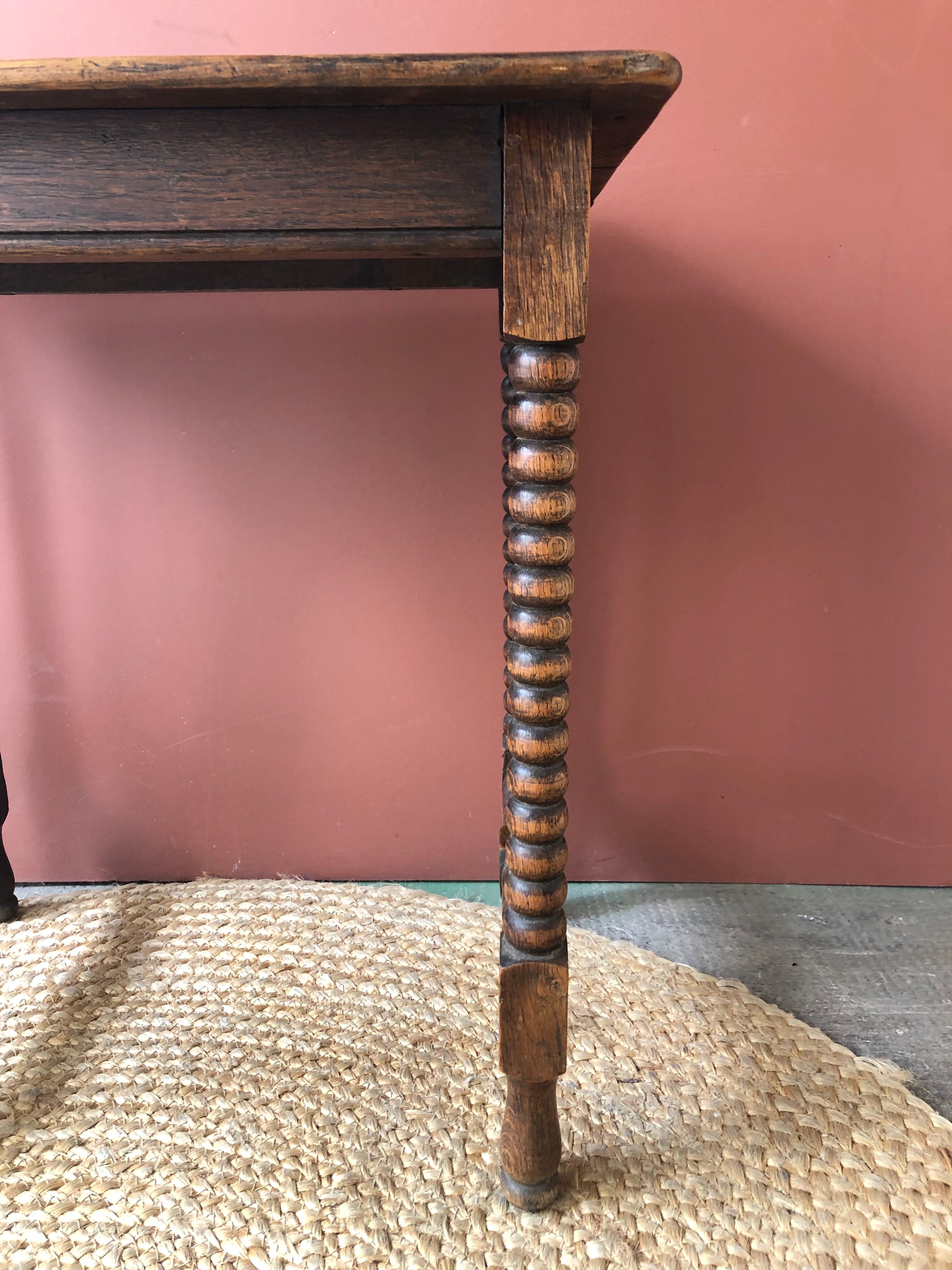 Side table in turned wood