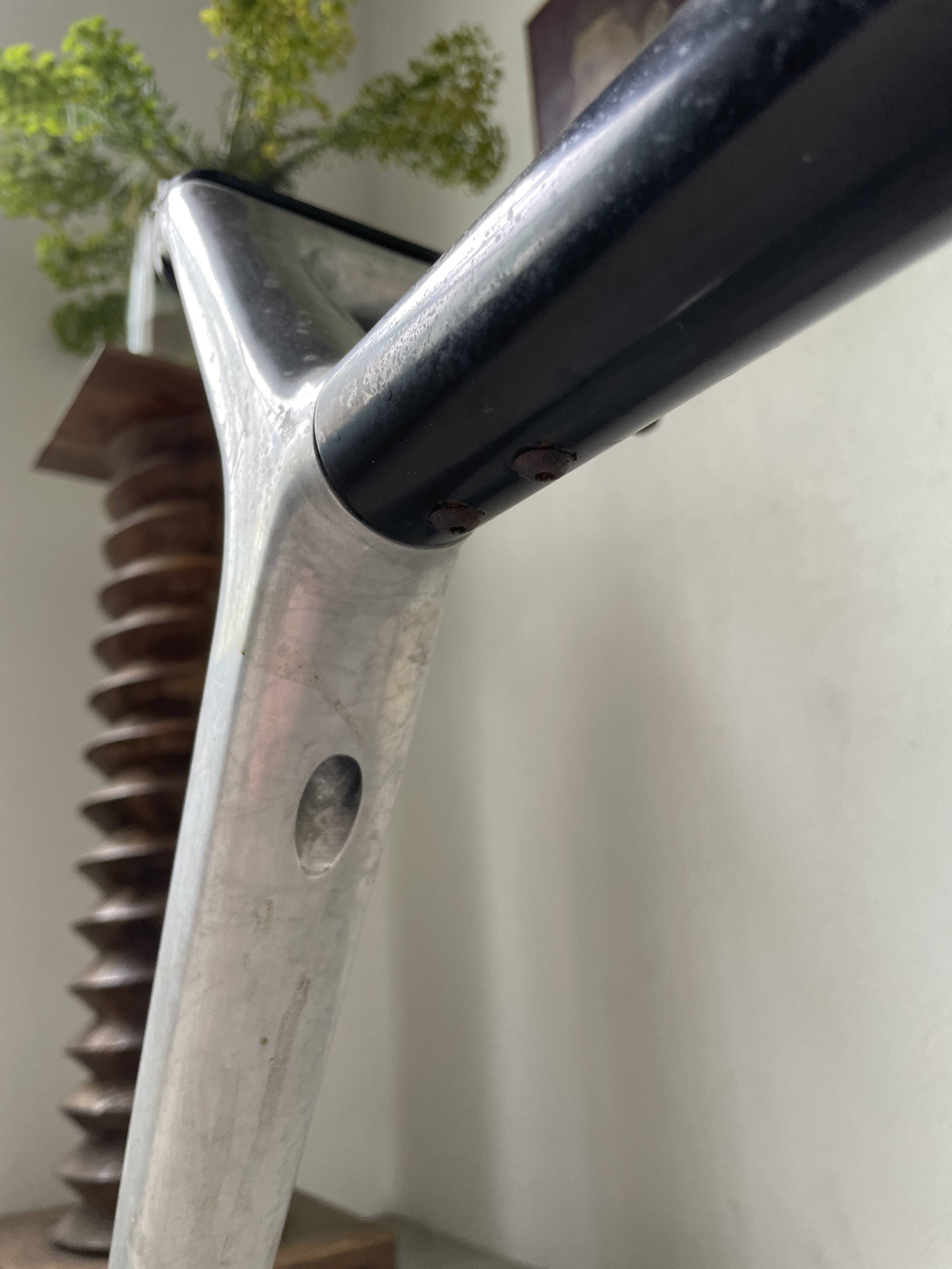 Tecno Nomos Round Table Brushed Metal