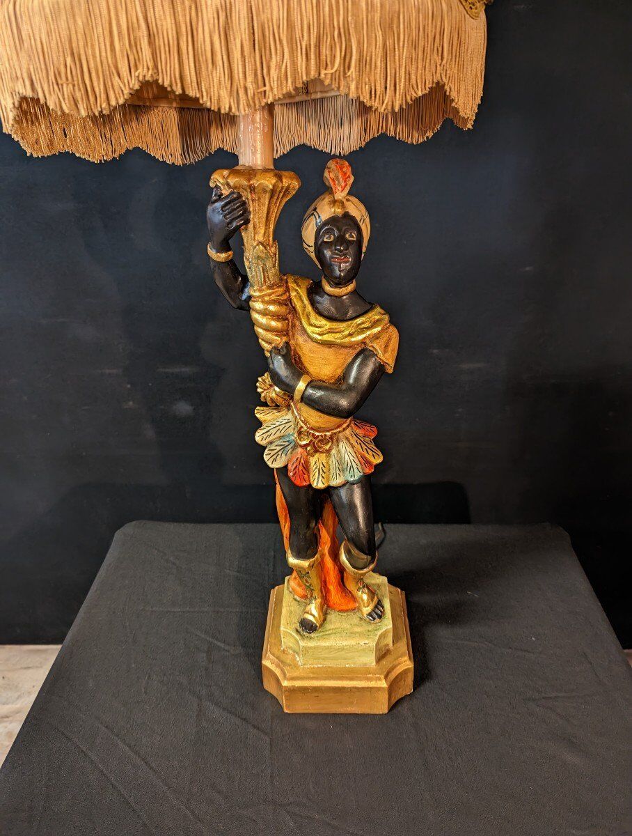 Wooden venetian nubian table lamp