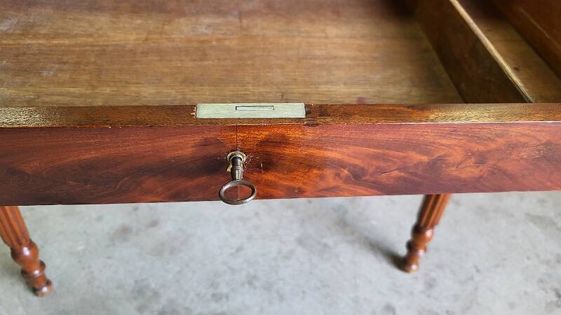 SMALL WRITING DESK WITH 1 DRAWER IN MAHOGANY