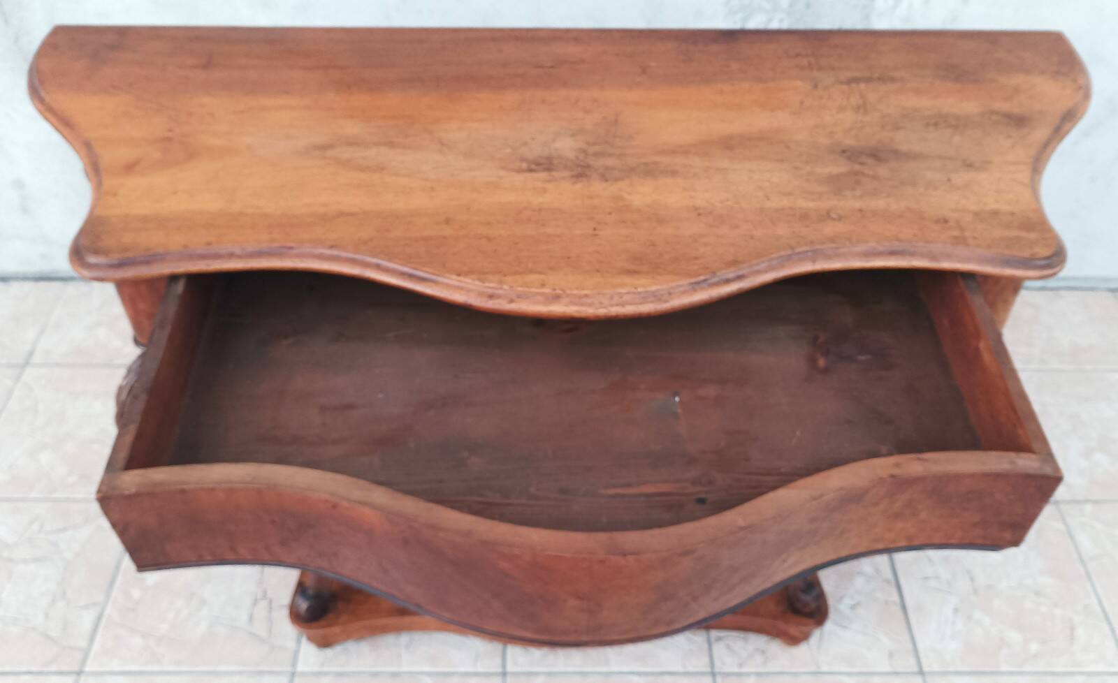 Large console from the Napoleonic III era in walnut and walnut burl.