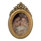 Oval frame with pediment in wood and gilded plaster, 19th century