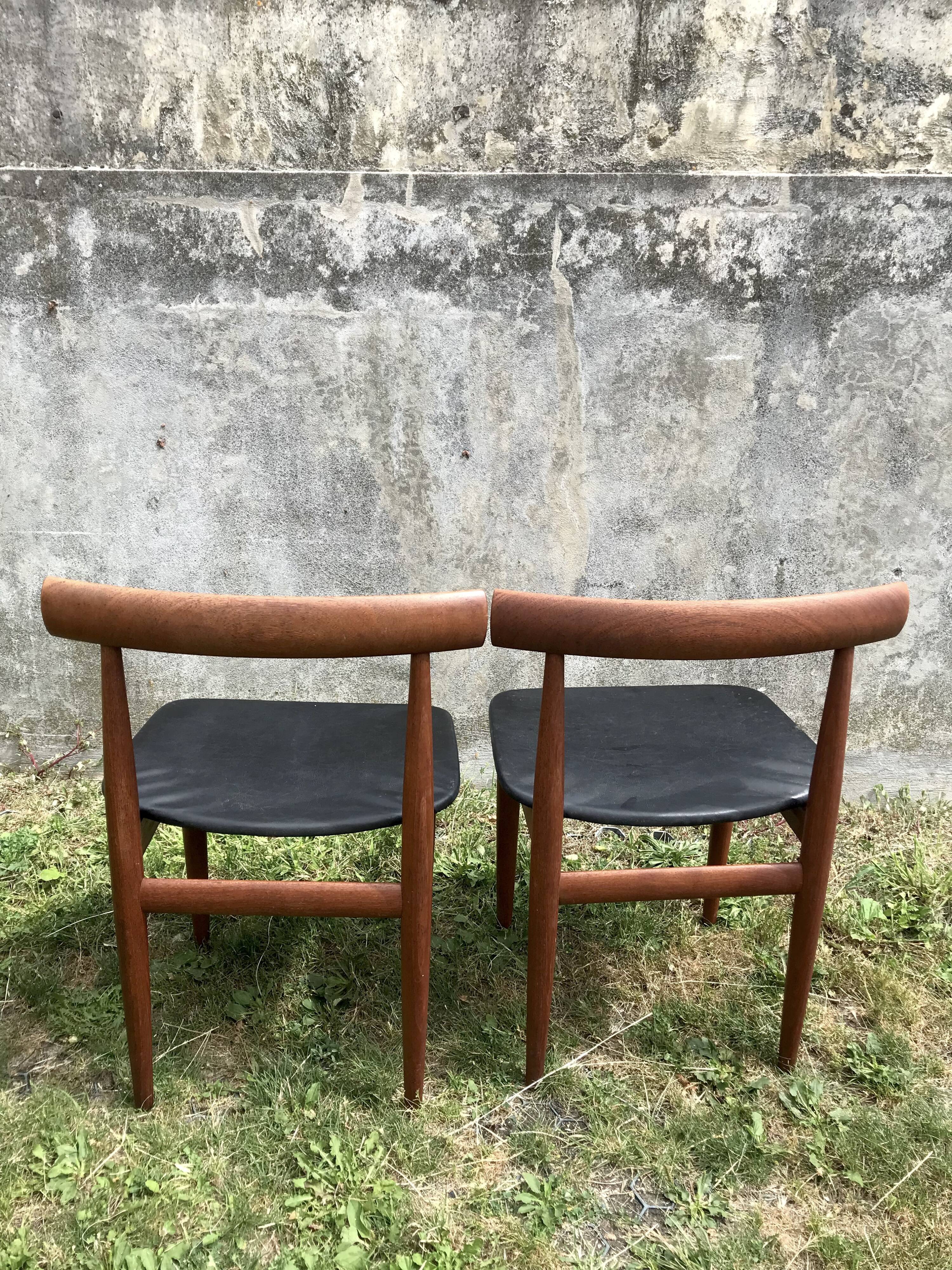 Table and 2 chairs Hans Olsen