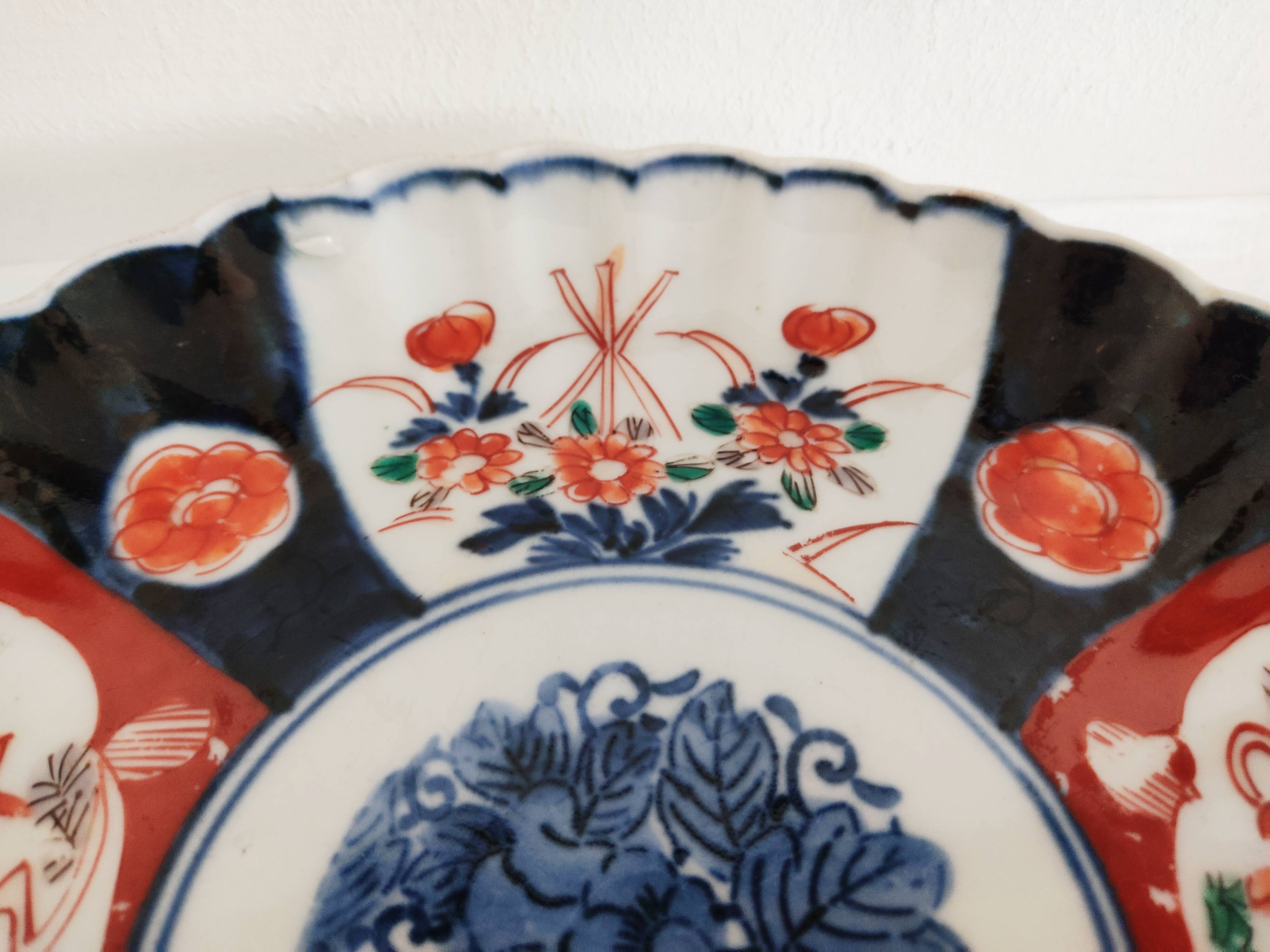 Japanese plate Imari decorated fish