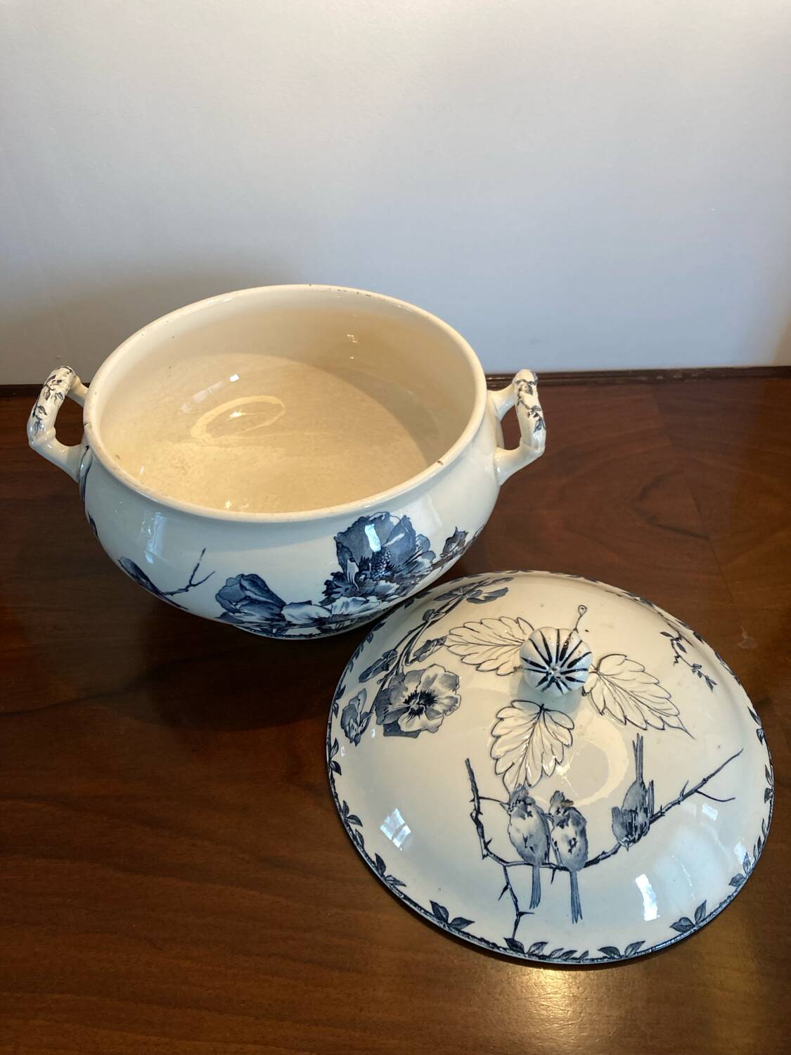 Iron earth soup tureen Grand dépôt Printemps Oxford