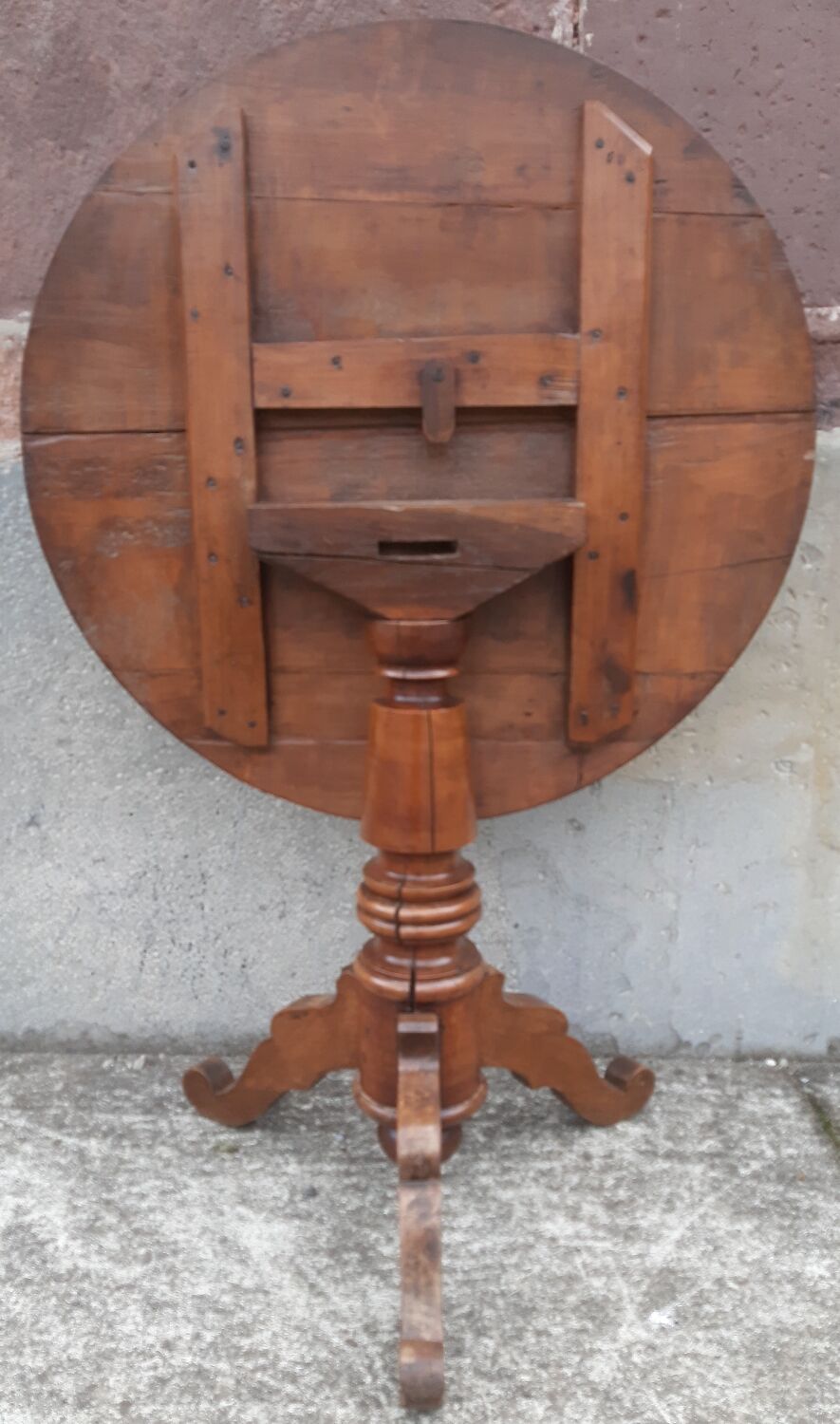 Guéridon "Fleur de Lys"