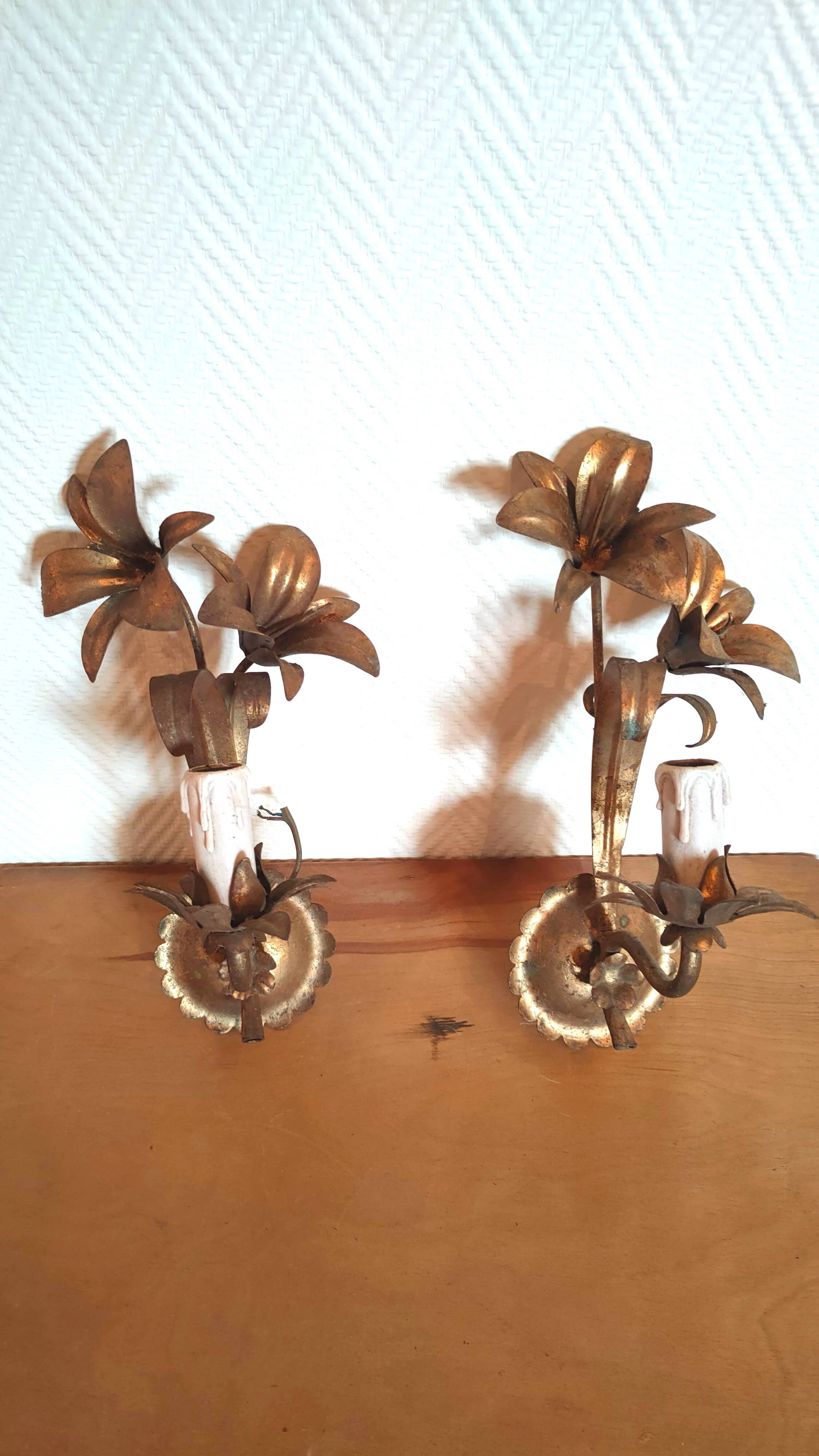 Pair of lily flower sconces in gilded metal design 60s