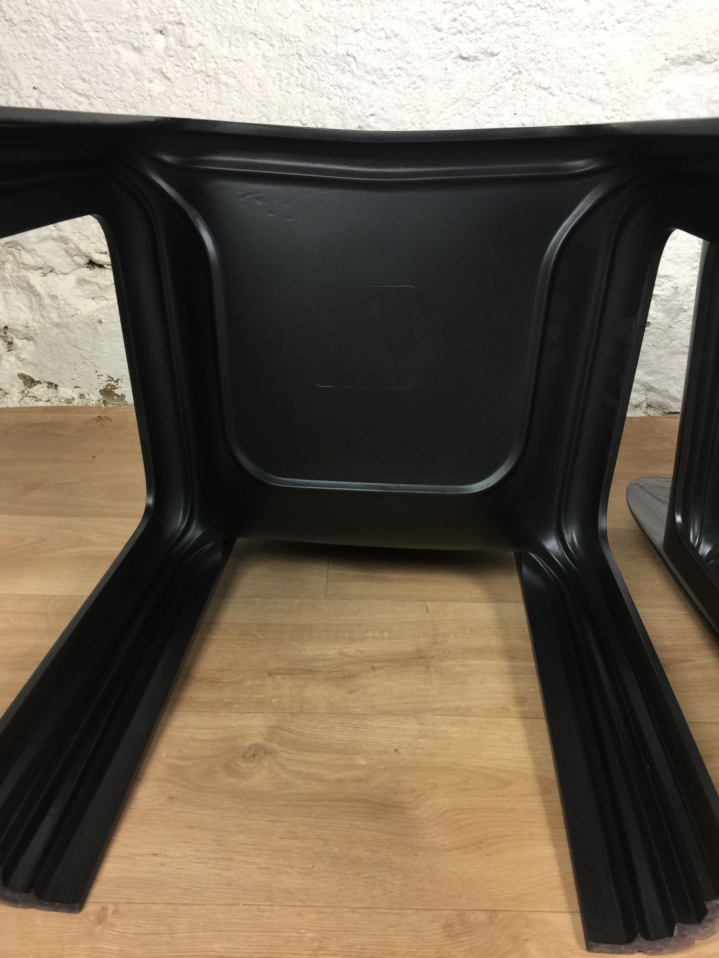 Pair of chairs n°4854 by Gae Aulenti