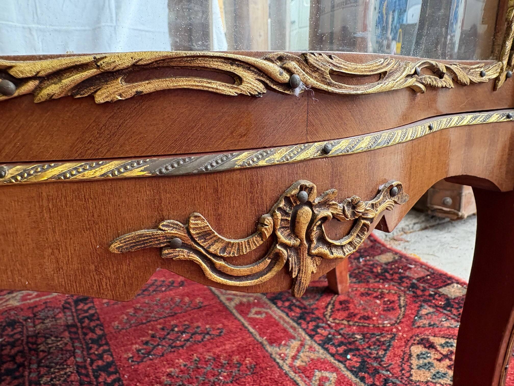 Louis XV/Transition style display cabinet in wood and gilt bronze