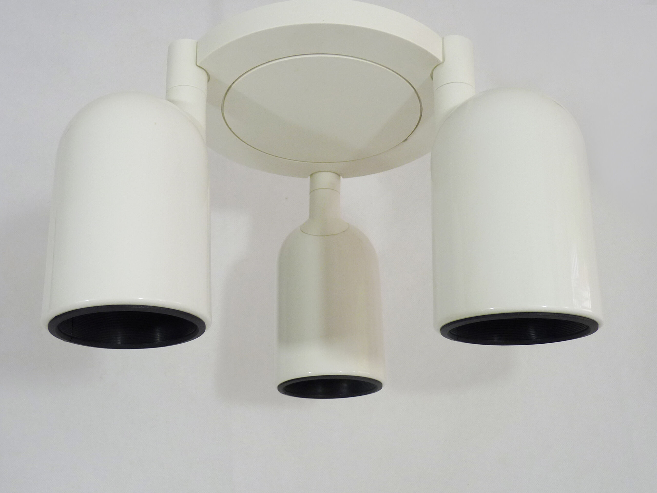 3-spot lase-white metal orientable ceiling light. Kema Keur. Year 80
