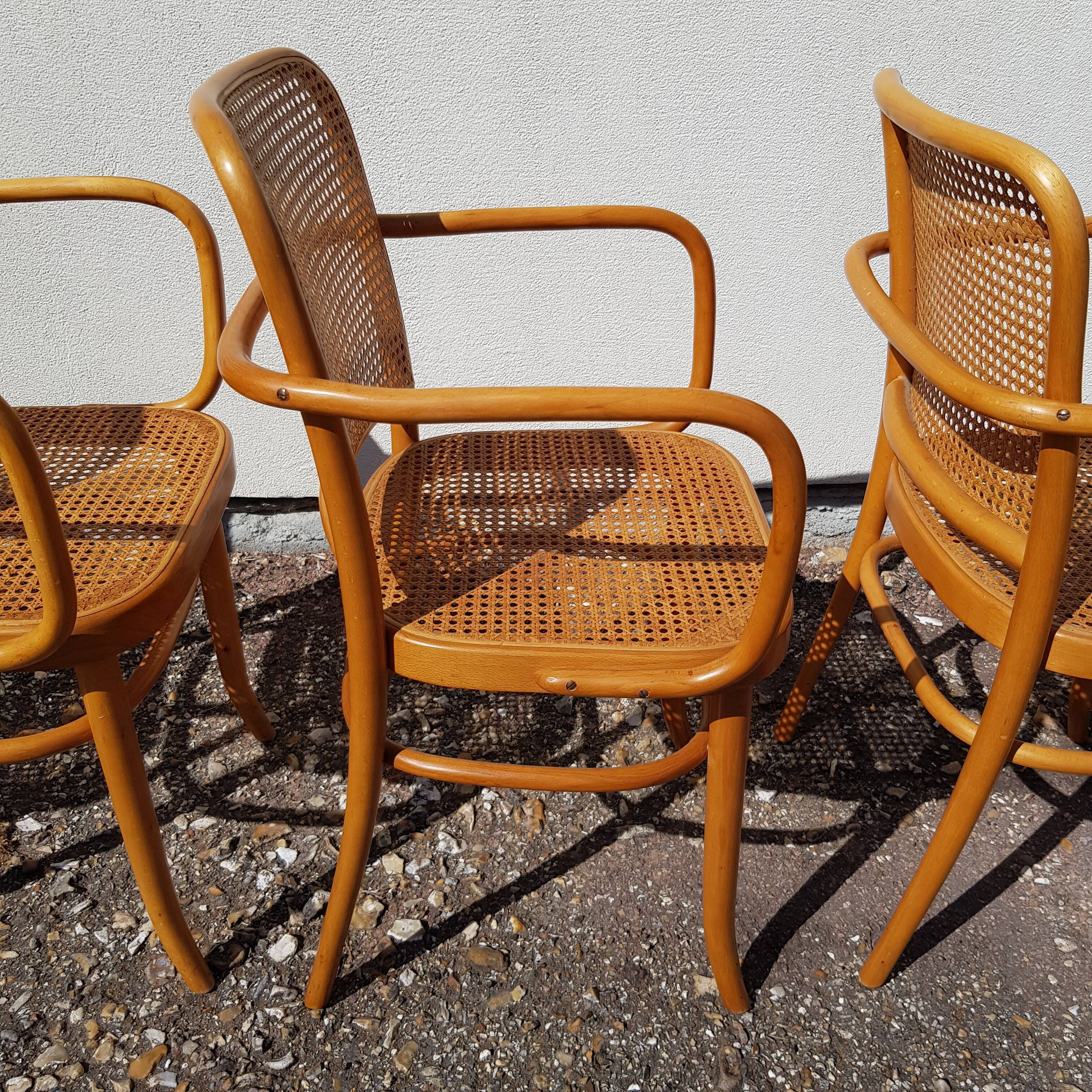 Ensemble de 4 fauteuils et 1 chaise Thonet 811 Josef Hoffmann