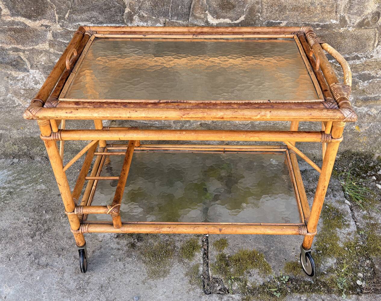 Vintage rolling dessert trolley in rattan, removable tray, Riviera style, 50s-60s.